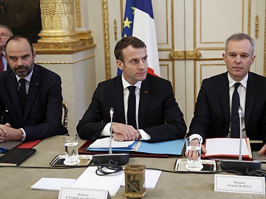 Macron kündigte größere Zugeständnisse an Macron kündigte größere Zugeständnisse an