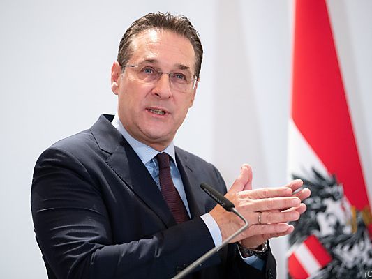 Vorwürfe über rechtsextreme FPÖ-"Einzelfälle" weist Strache zurück Vorwürfe über rechtsextreme FPÖ-"Einzelfälle" weist Strache zurück