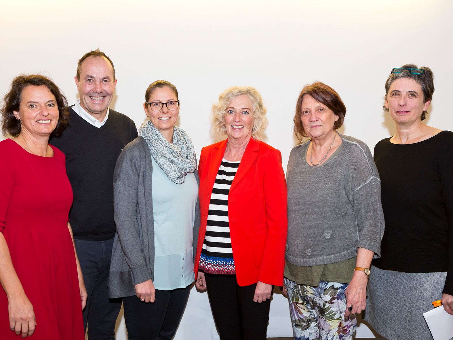 (v.l.) Wilma Loitz vom Katholischen Bildungswerk, Gemeinderat Andreas Prenn, Vizebürgermeisterin Katharina Wöß-Krall, Landesrätin Katharina Wiesflecker, Referentin Gabriele Haug-Schnabel und Moderatorin Andrea Vonbrül (v.l.) Wilma Loitz vom Katholischen Bildungswerk, Gemeinderat Andreas Prenn, Vizebürgermeisterin Katharina Wöß-Krall, Landesrätin Katharina Wiesflecker, Referentin Gabriele Haug-Schnabel und Moderatorin Andrea Vonbrül
