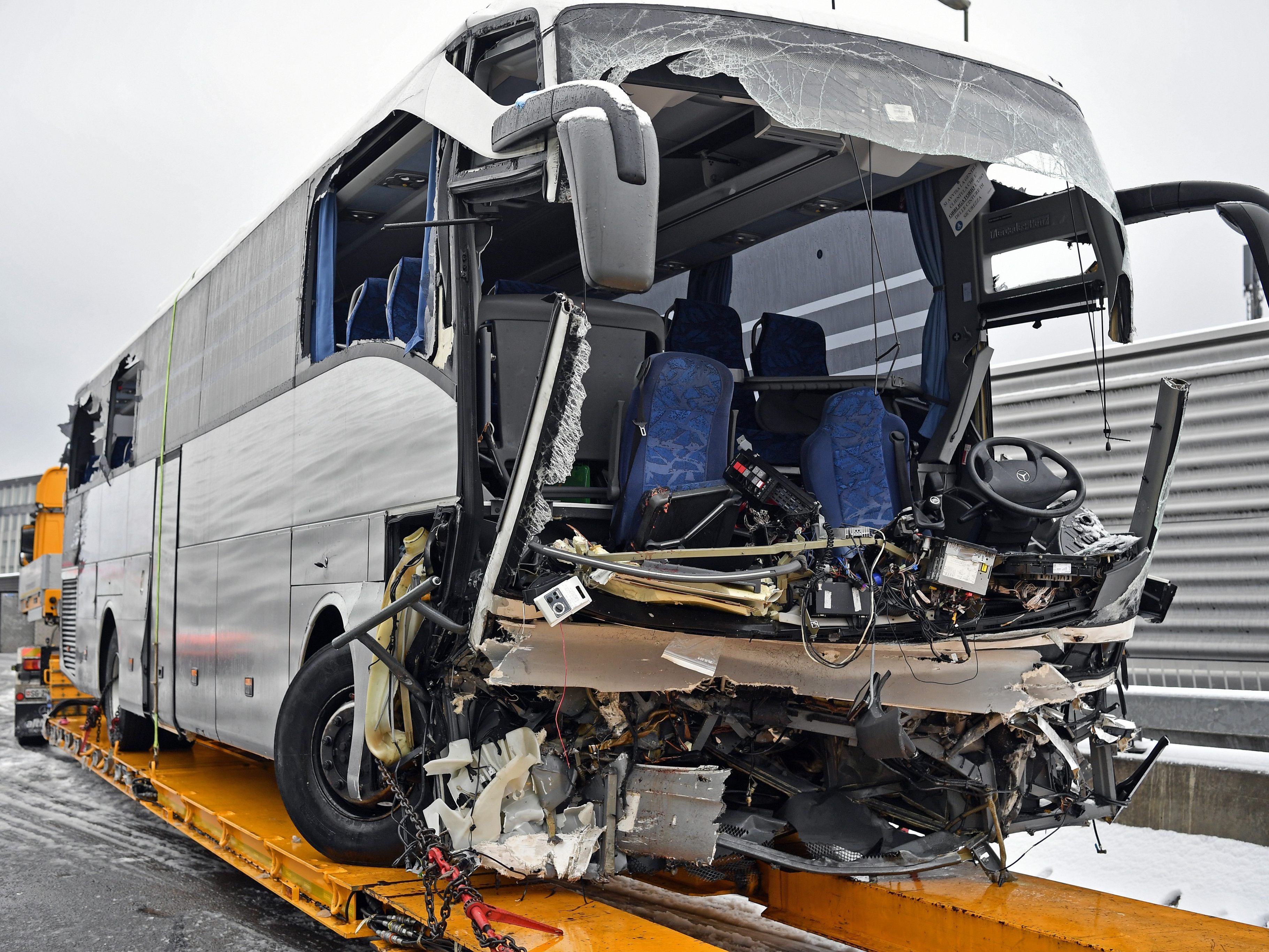 Eine Person kam bei dem Unfall ums Leben.