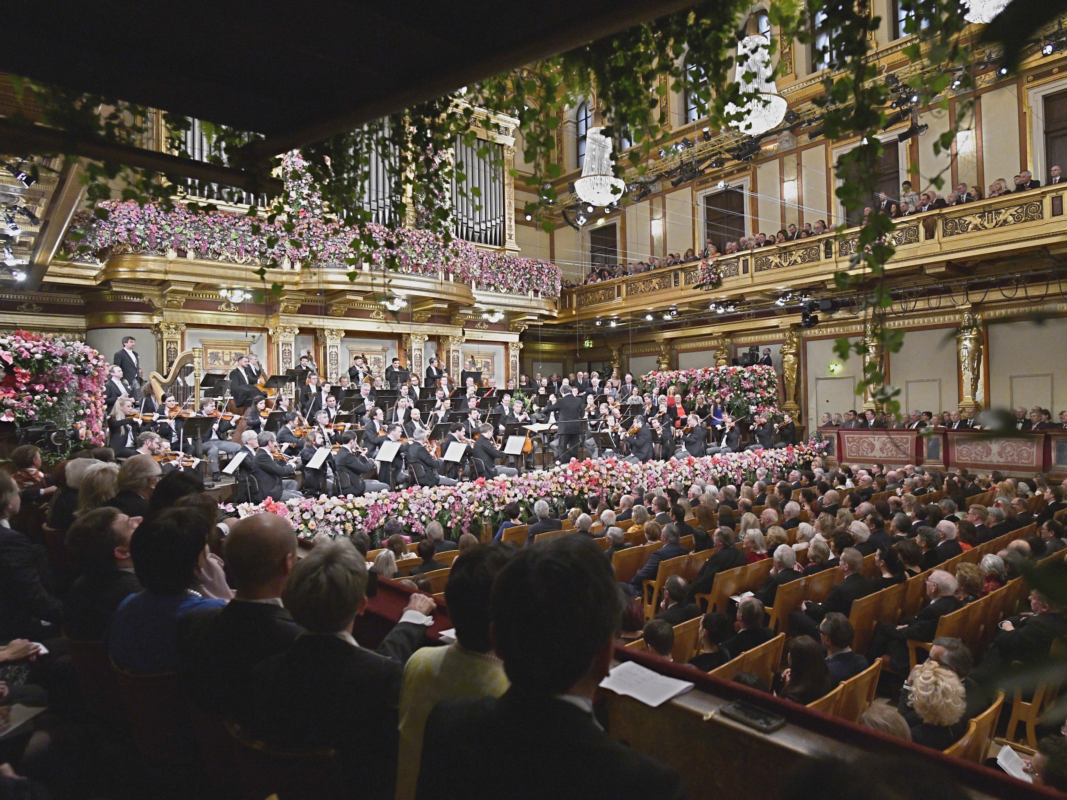 Auch in diesem Jahr stellen die Wiener Stadtgärten den Blumenschmuck bereit. Auch in diesem Jahr stellen die Wiener Stadtgärten den Blumenschmuck bereit.