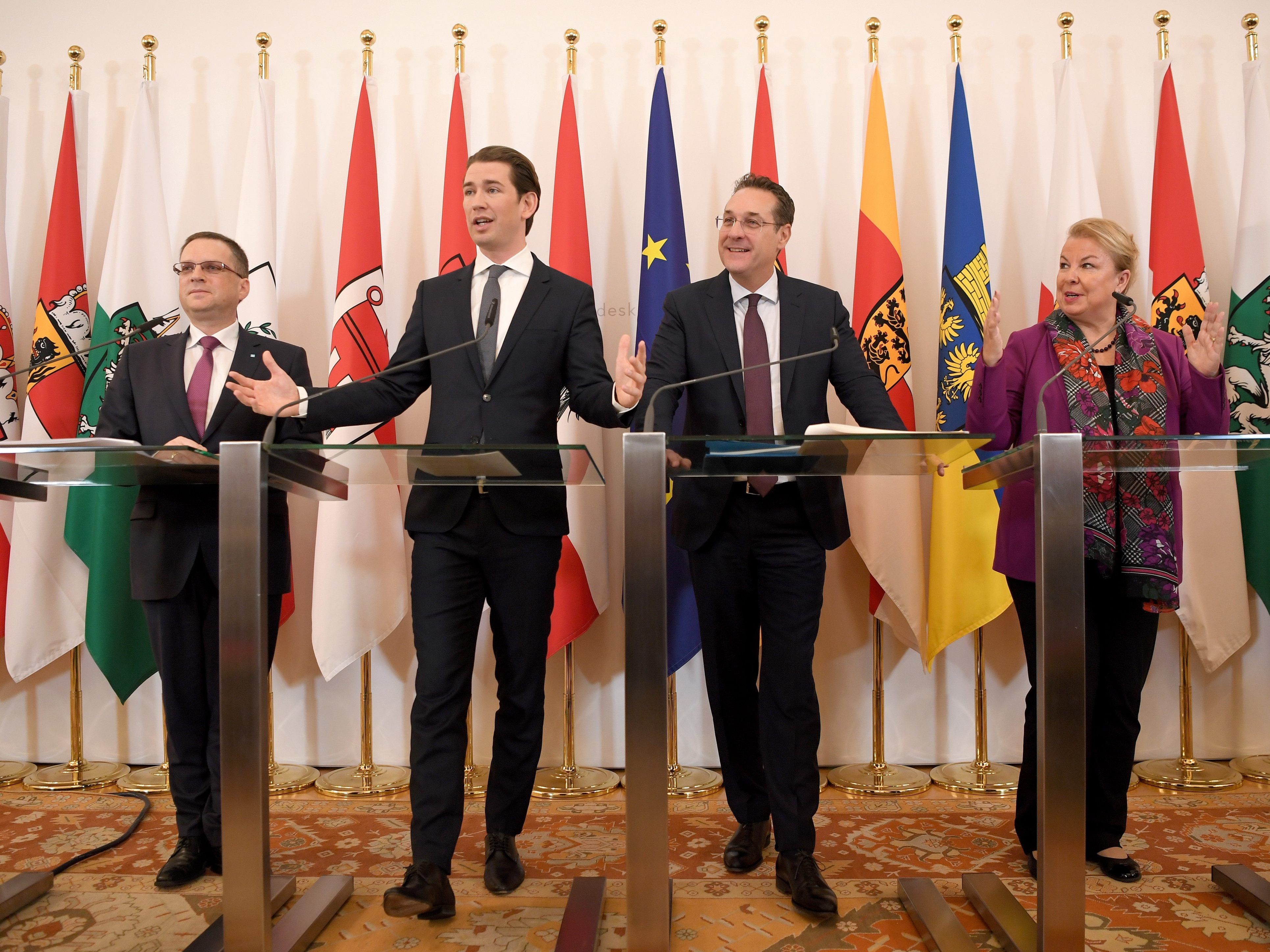 Pressefoyer nach Ministerrat.