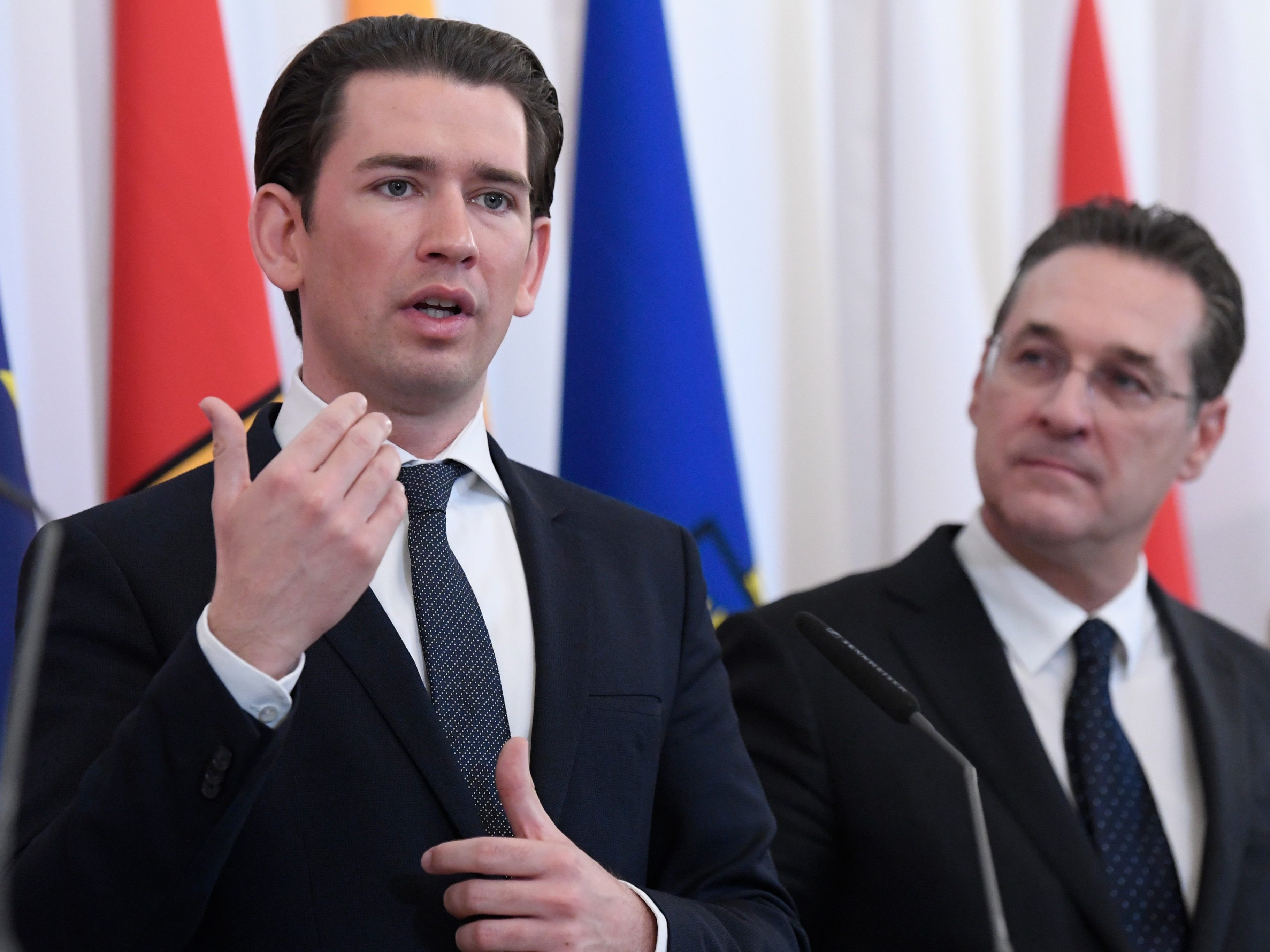 Kurz und Strache beim Ministerrat.