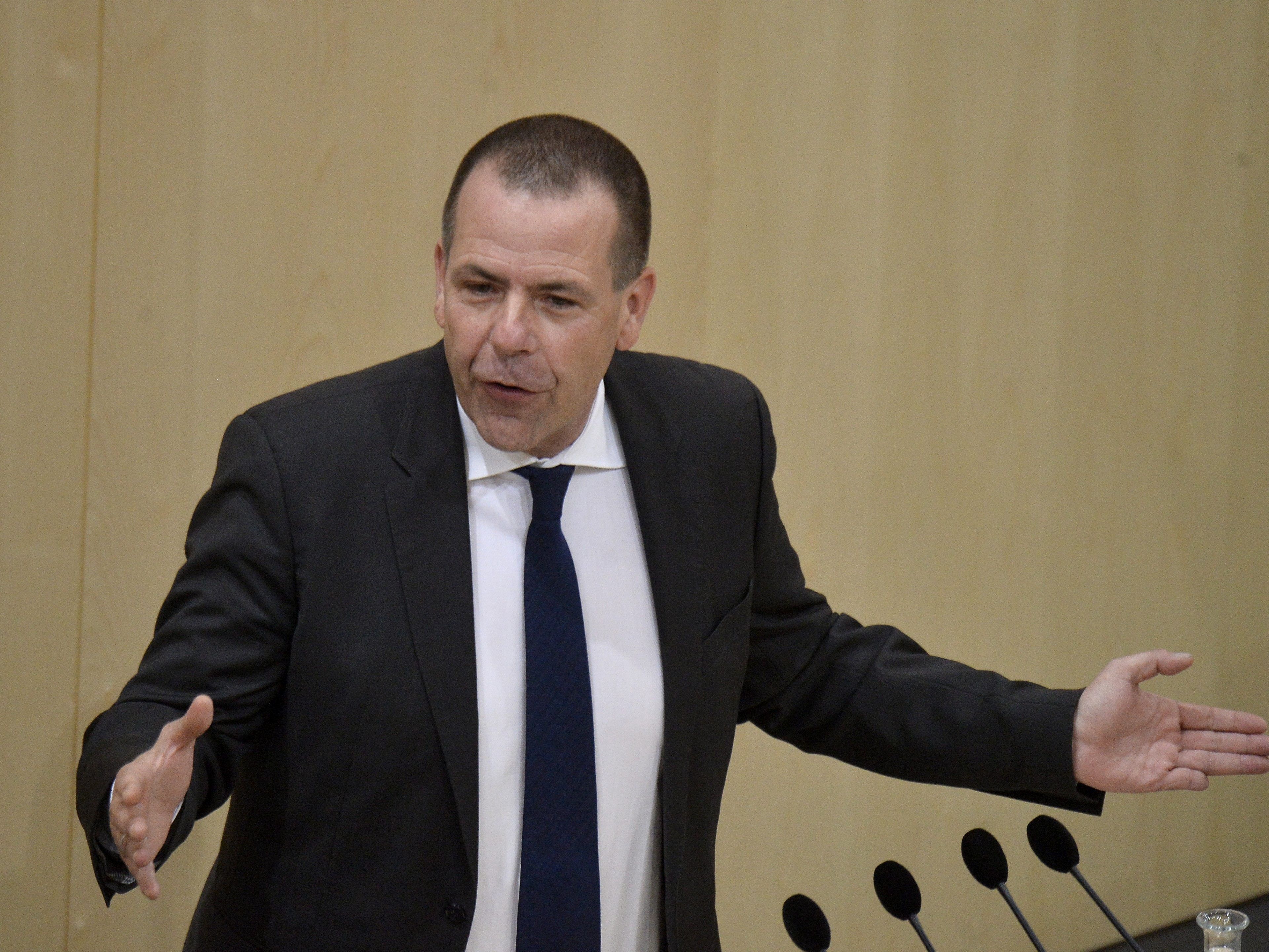 Harald Vilimsky (FPÖ) weist die Spaltungs-Vorwürfe von Rendi-Wagner zurück. Harald Vilimsky (FPÖ) weist die Spaltungs-Vorwürfe von Rendi-Wagner zurück.