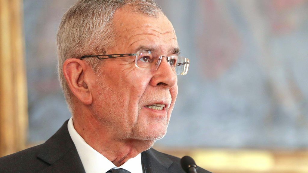 Van der Bellen bittet das Innenministerium um eine erneute Prüfung. Van der Bellen bittet das Innenministerium um eine erneute Prüfung.