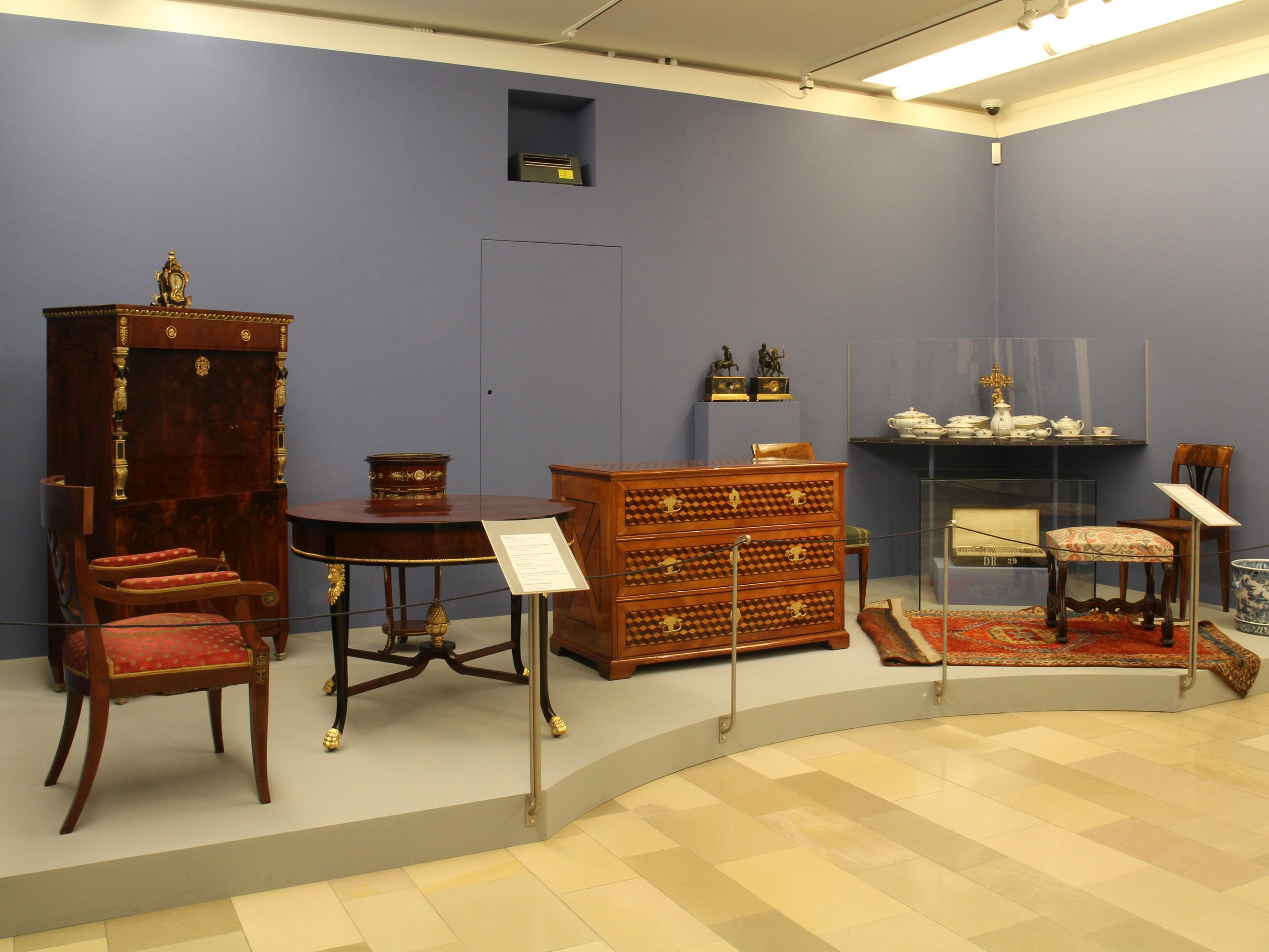 "Bruch und Kontinuität" ist das Thema der Ausstellung. "Bruch und Kontinuität" ist das Thema der Ausstellung.