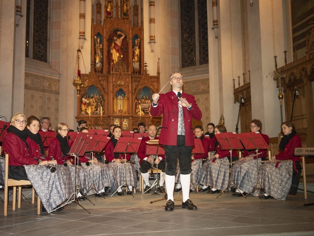 Kapellmeister Eckhard Mayr leitete das Kirchenkonzert. Kapellmeister Eckhard Mayr leitete das Kirchenkonzert.