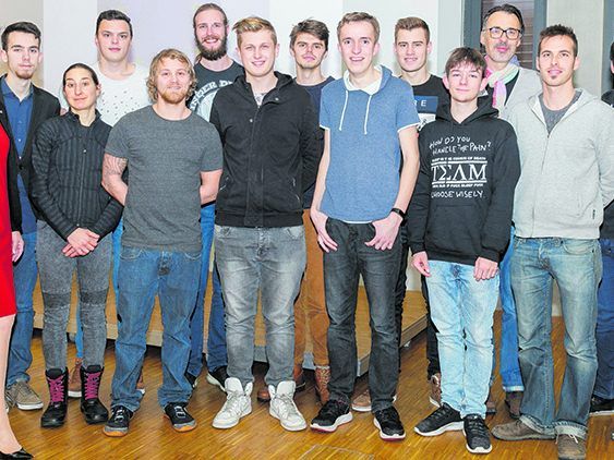 Nach Brüssel reisen Daniel Kanzi, Lukas Troy, Stefan Fleisch, Alexandra Sulsky (BS Feldkirch), Wolfgang Kaufmann, Jens Van Rooijen, Dominik Gassner, Dave Kock (BS Dornbirn 1), Leon Bolter, Alexander Greussing, Paul Nickel und Jonas Vögel (BS Dornbirn 2). Foto: Bernd Hofmeister