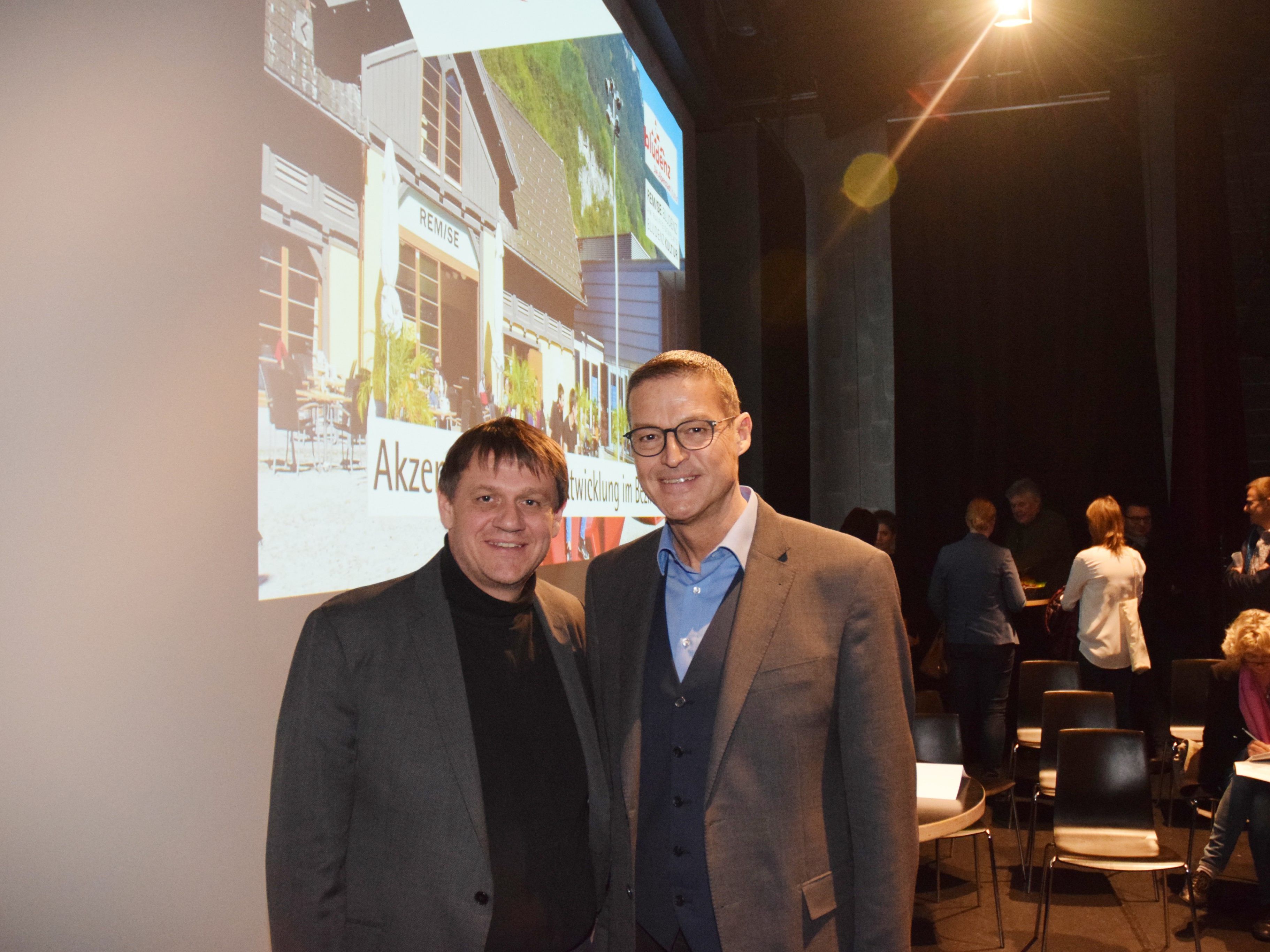 Der Austausch mit dem Land Vorarlberg und Kulturlandesrat Dr. Christian Bernhard ist ein wesentlicher Faktor für die Bludenzer Kulturentwicklung. Der Austausch mit dem Land Vorarlberg und Kulturlandesrat Dr. Christian Bernhard ist ein wesentlicher Faktor für die Bludenzer Kulturentwicklung.