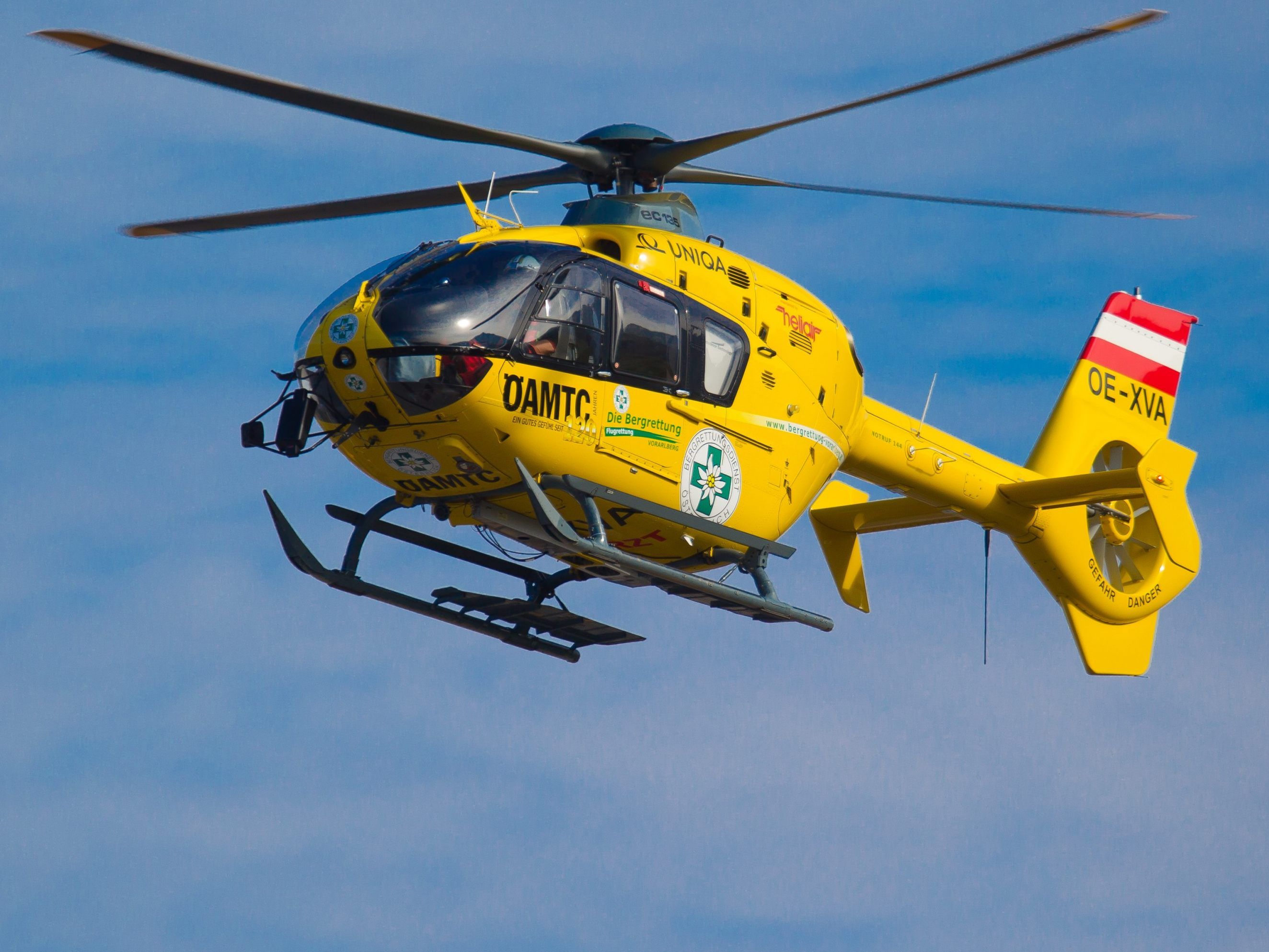 Der Mann musst mit dem Notarzthubschrauber ins LKH Feldkirch gebracht werden. (Symbolbild)