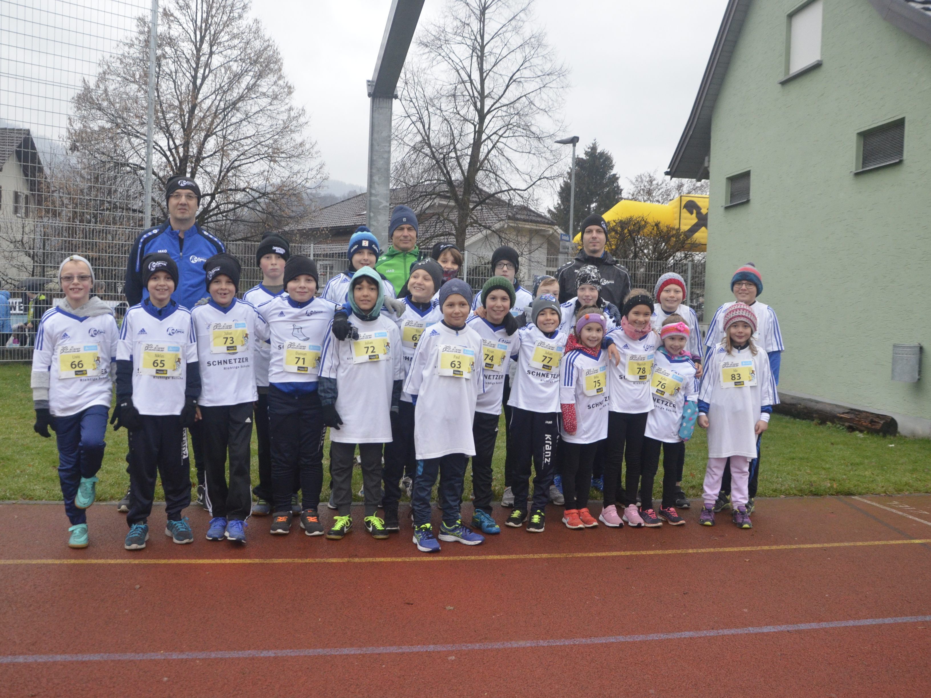 Über 20 Kids des SC Röthis waren beim Altach Silvesterlauf mit von der Partie.