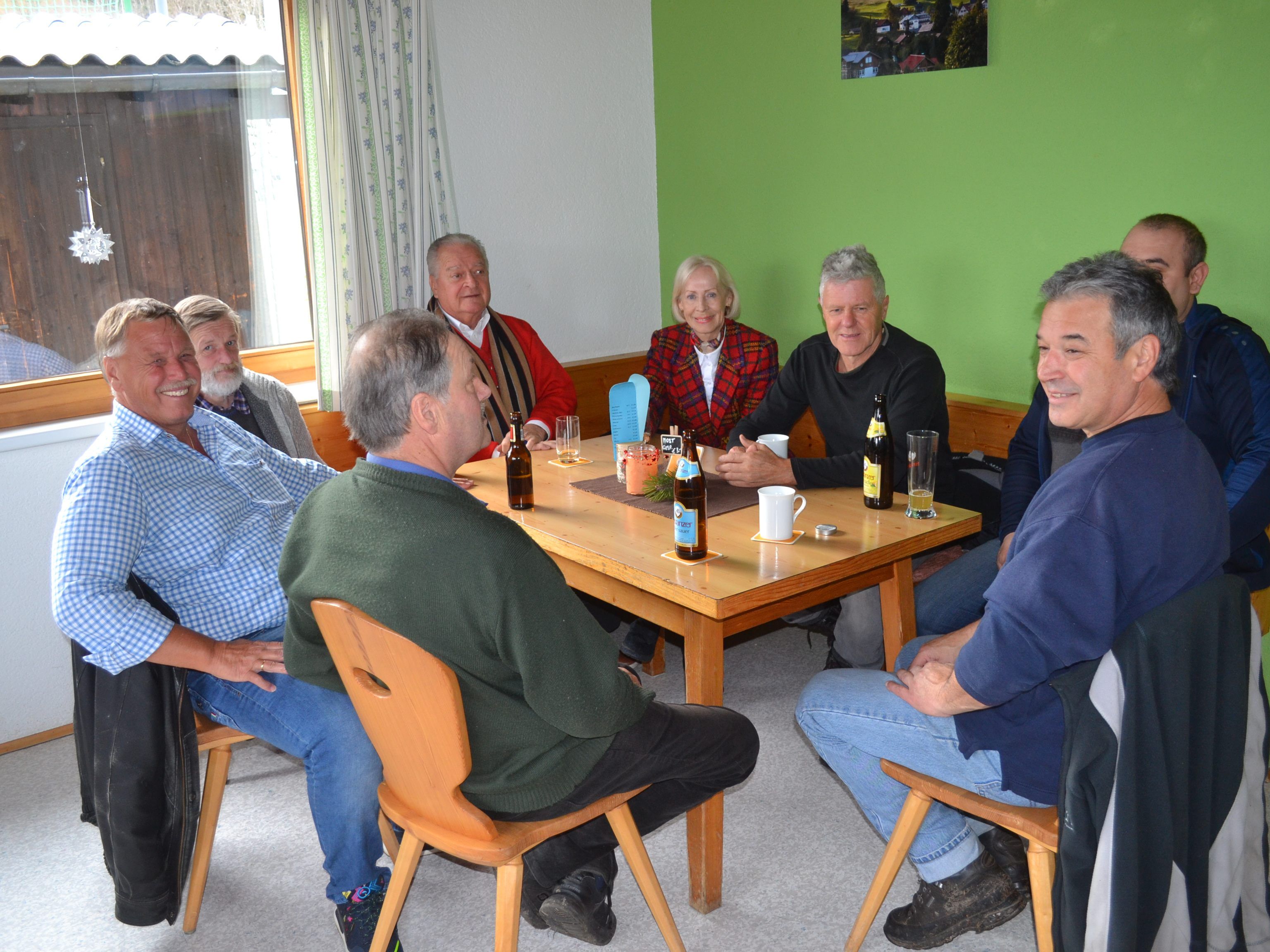 Samstag-Vormittag im Gurtiser Lädele: Ein beliebter Treffpunkt für die Bevölkerung aus der Parzelle. Samstag-Vormittag im Gurtiser Lädele: Ein beliebter Treffpunkt für die Bevölkerung aus der Parzelle.