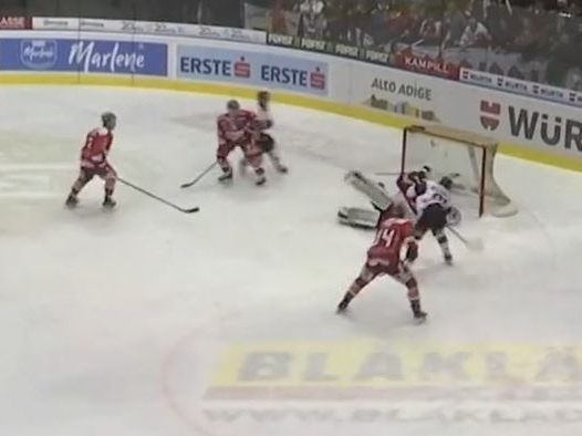 Die entscheidende Szene in Overtime im Spiel Bozen gegen Dornbirn. Die entscheidende Szene in Overtime im Spiel Bozen gegen Dornbirn.