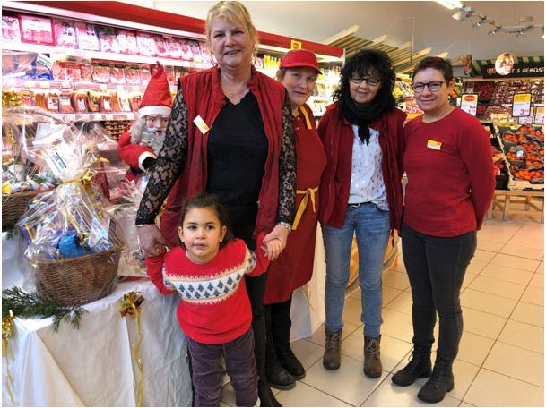Mit ihrer Lebensfreude begeistert die kleine Ella auch das Team der „Billa-Filiale“ in Nenzing. Mit ihrer Lebensfreude begeistert die kleine Ella auch das Team der „Billa-Filiale“ in Nenzing.