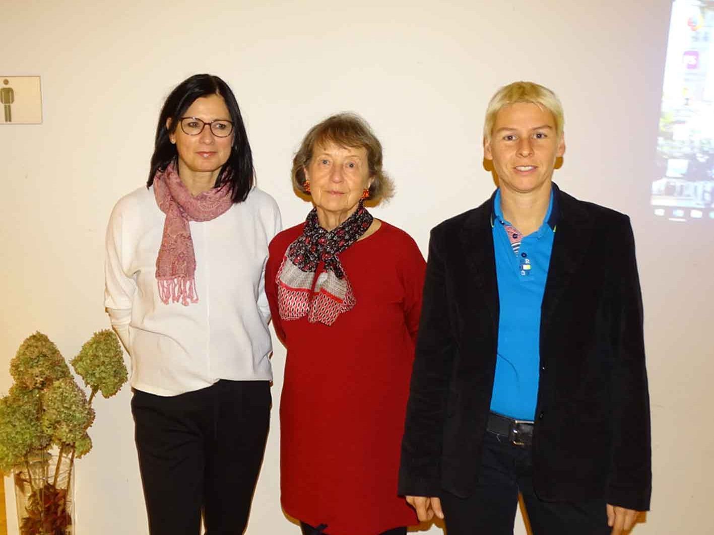 Emsbachinnen-Sprecherin Patricia Tschallener mit den Referentinnen Magdalena Holzer und Marianne Ölz (von l.). Emsbachinnen-Sprecherin Patricia Tschallener mit den Referentinnen Magdalena Holzer und Marianne Ölz (von l.).