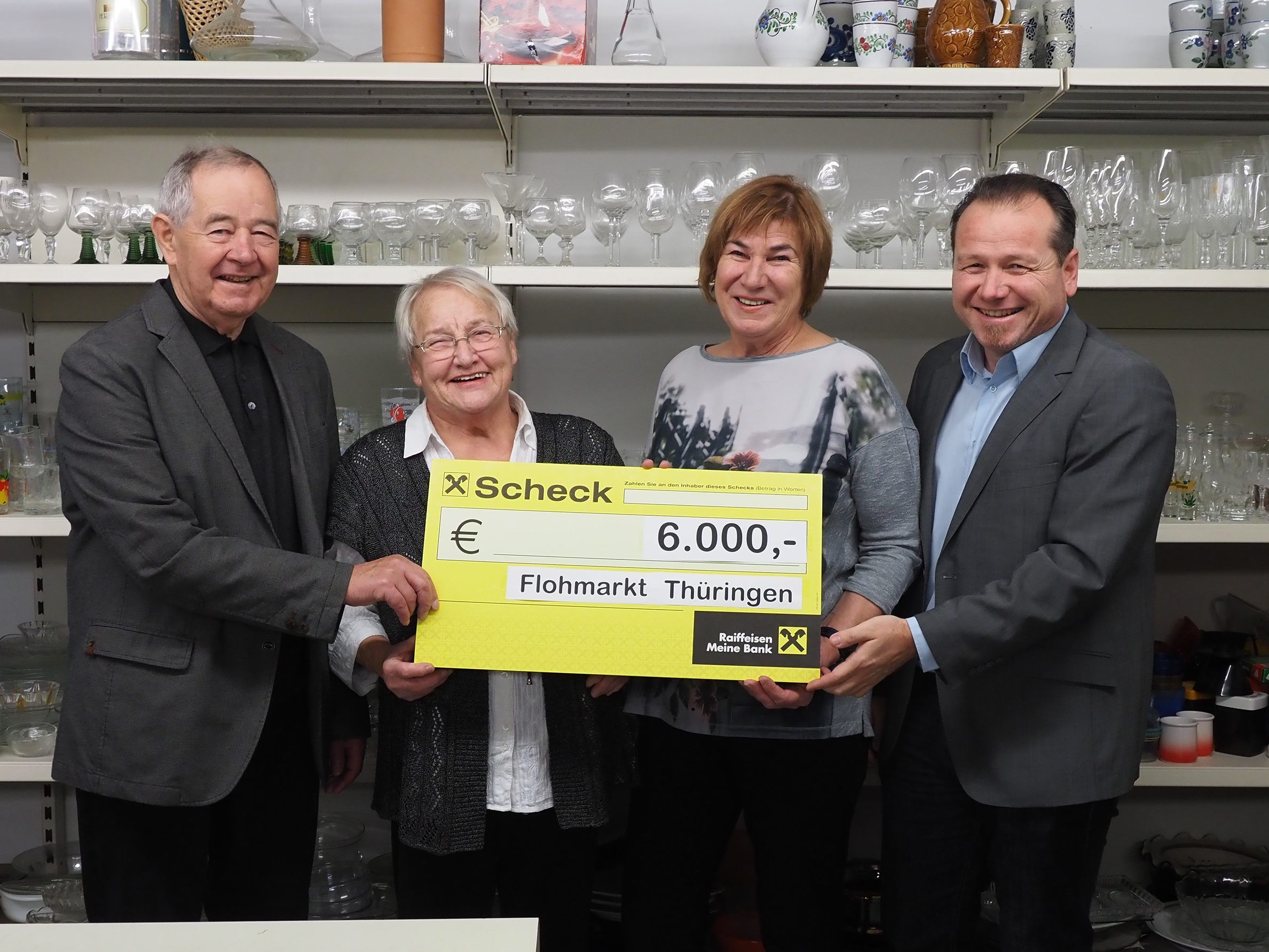 Helmut Gerster, Renate Burtscher, Marlene Gerster und Bgm Harald Witwer bei der symbolischen Scheckübergabe (v.l.) Helmut Gerster, Renate Burtscher, Marlene Gerster und Bgm Harald Witwer bei der symbolischen Scheckübergabe (v.l.)