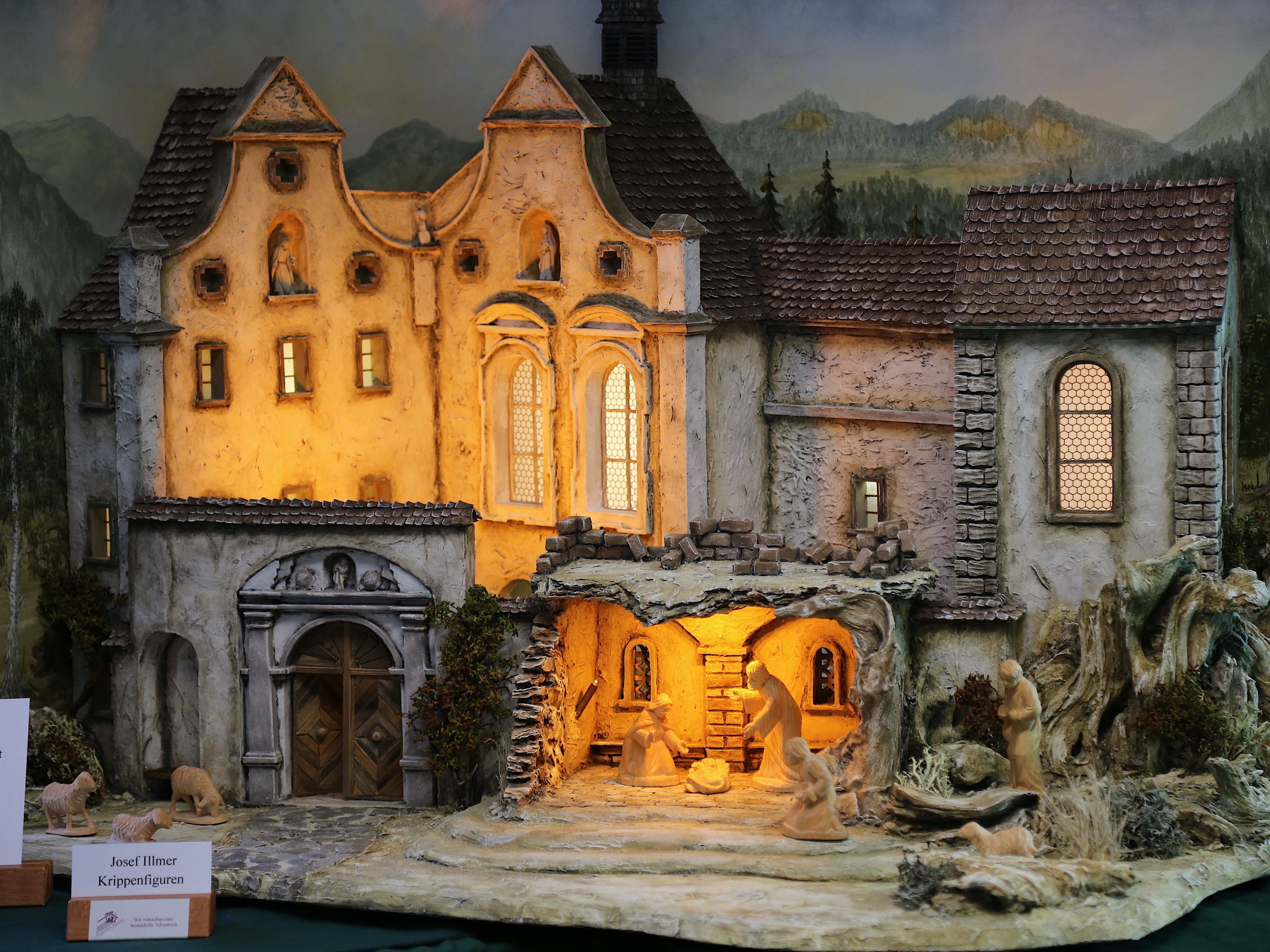 Das Highlight der Ausstellung: Das Altenstädtner Kloster als Museumskrippe. Das Highlight der Ausstellung: Das Altenstädtner Kloster als Museumskrippe.