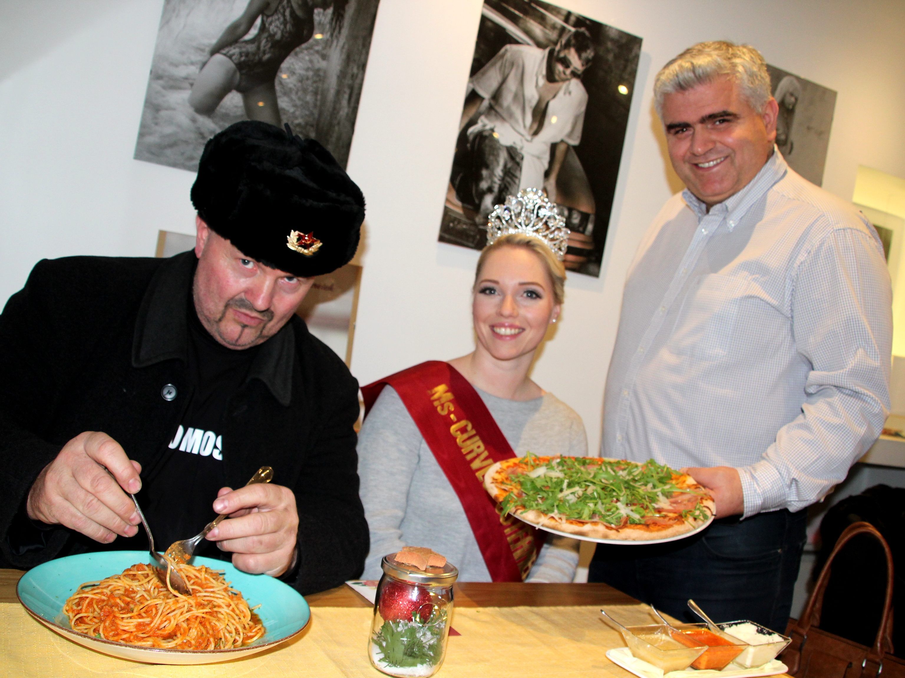 Martin Schiefert mit der amtierenden Ms Curves 2018, Dorothea Düll auf Besuch in der Alpenstadt Bludenz Martin Schiefert mit der amtierenden Ms Curves 2018, Dorothea Düll auf Besuch in der Alpenstadt Bludenz