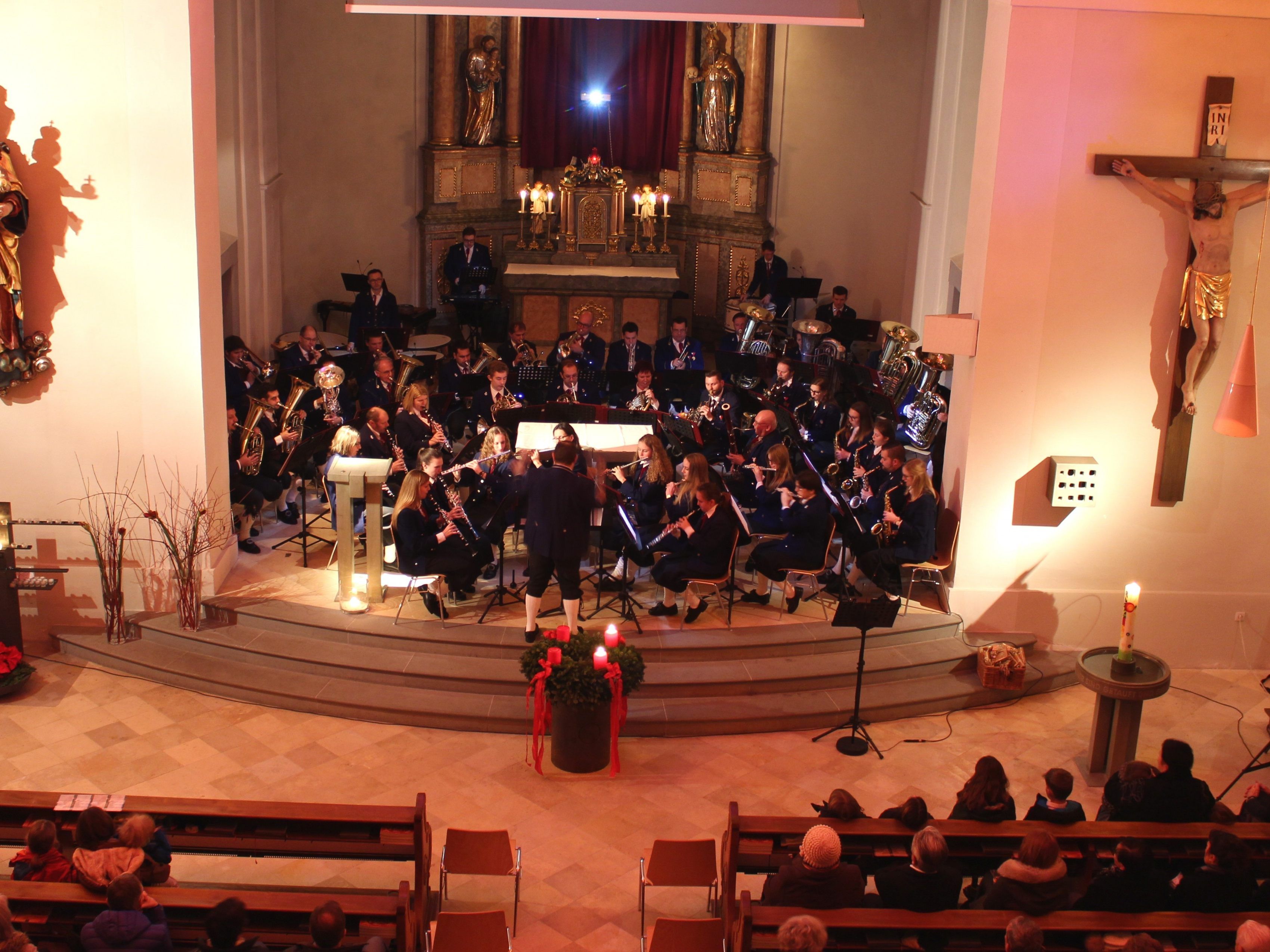 Ein weiteres Highlight im „Lochauer Adventzauber 2018“ ist das vorweihnachtliche „Konzert zur Adventszeit“ des Musikvereines Lochau im wunderbaren Ambiente der Pfarrkirche. Ein weiteres Highlight im „Lochauer Adventzauber 2018“ ist das vorweihnachtliche „Konzert zur Adventszeit“ des Musikvereines Lochau im wunderbaren Ambiente der Pfarrkirche.
