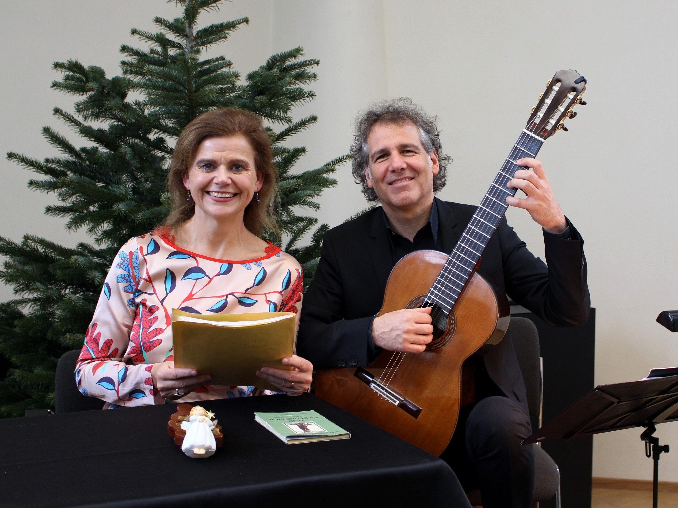 Als bewährte und geschätzte Interpreten gestalten auch in diesem Jahr Renate Bauer und Alexander Swete den traditionellen „Schloss Hofener Advent“.
