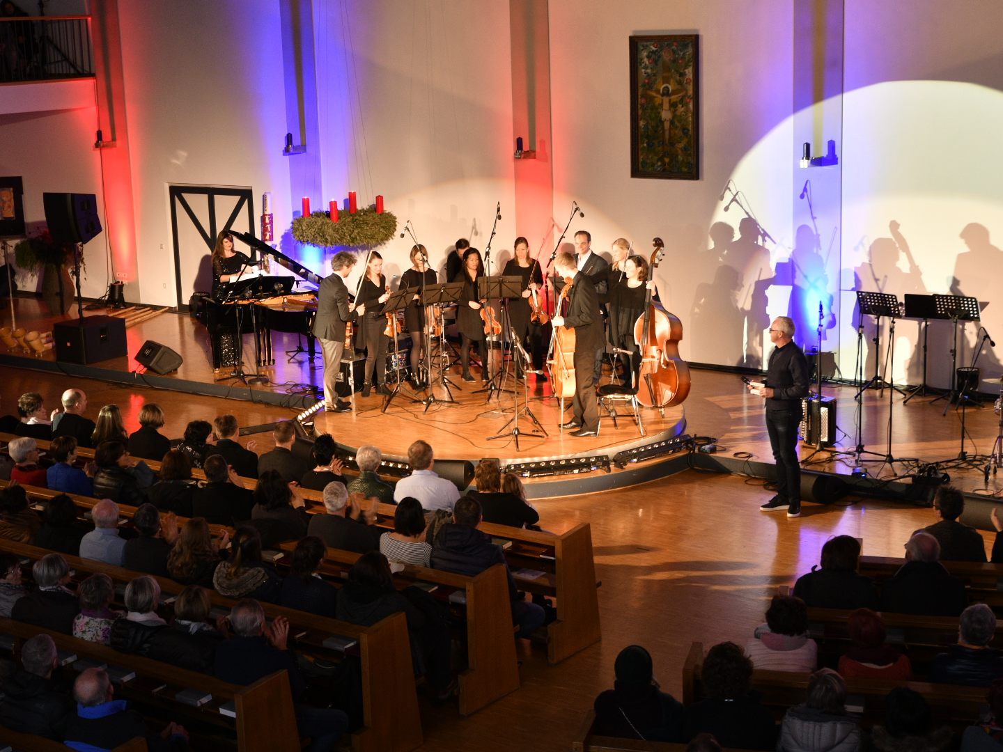 Vorweihnachtliche Stimmung in der Altacher Pfarrkirche Vorweihnachtliche Stimmung in der Altacher Pfarrkirche