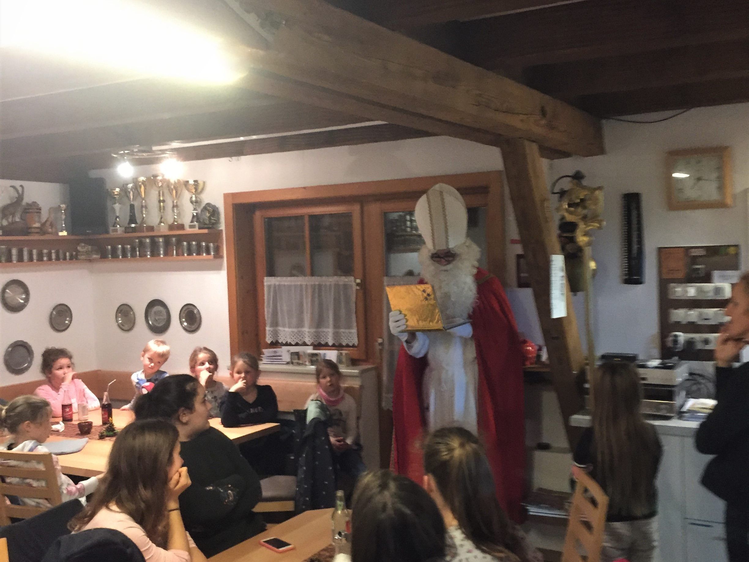 Der Nikoaus im Clubheim des EVR