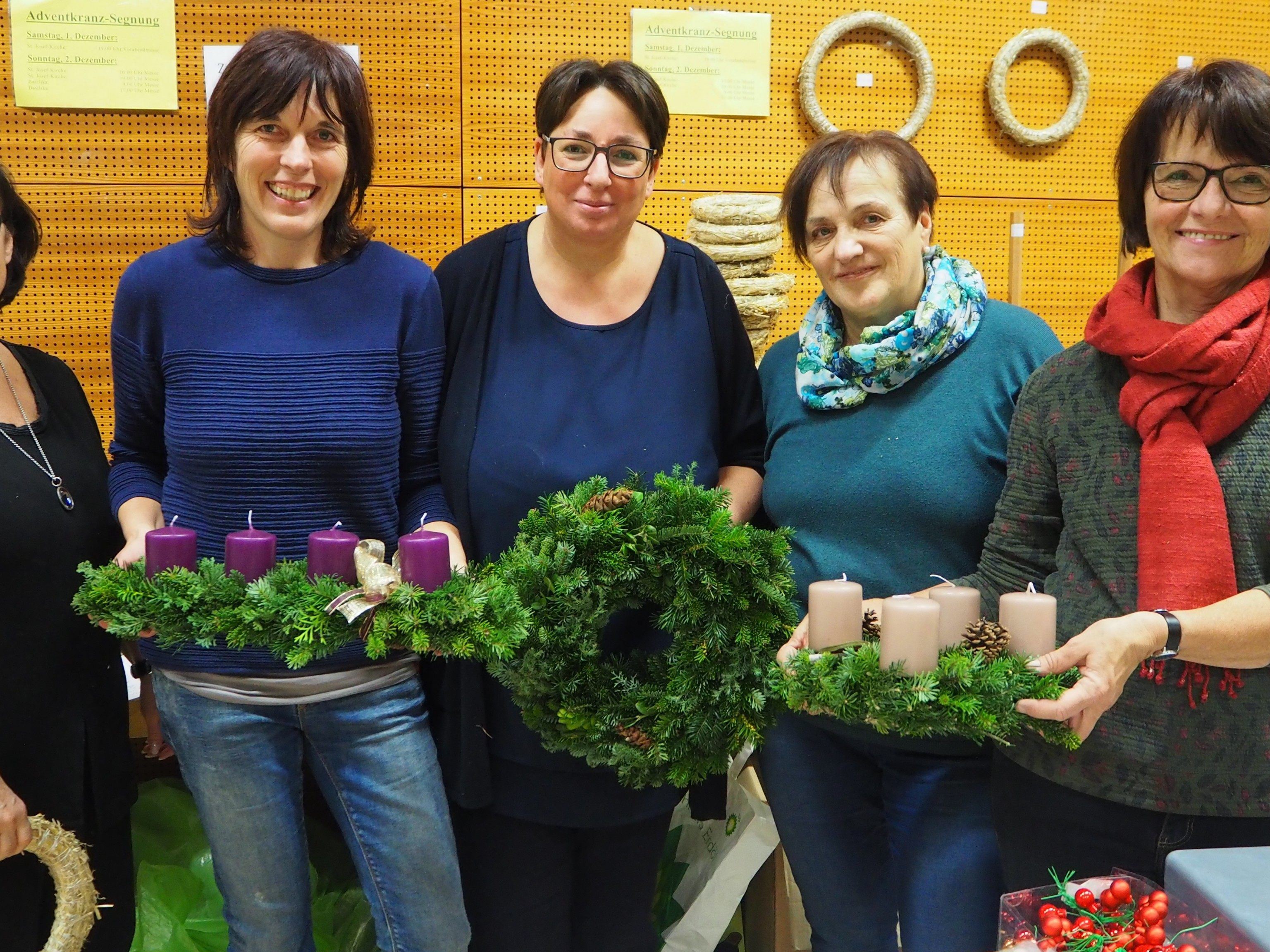 Adventkranz Team Rankweil: Anita Amann, Evi Sinz, Elisabeth Simma, Marlene Morscher, Lisi Frick Adventkranz Team Rankweil: Anita Amann, Evi Sinz, Elisabeth Simma, Marlene Morscher, Lisi Frick