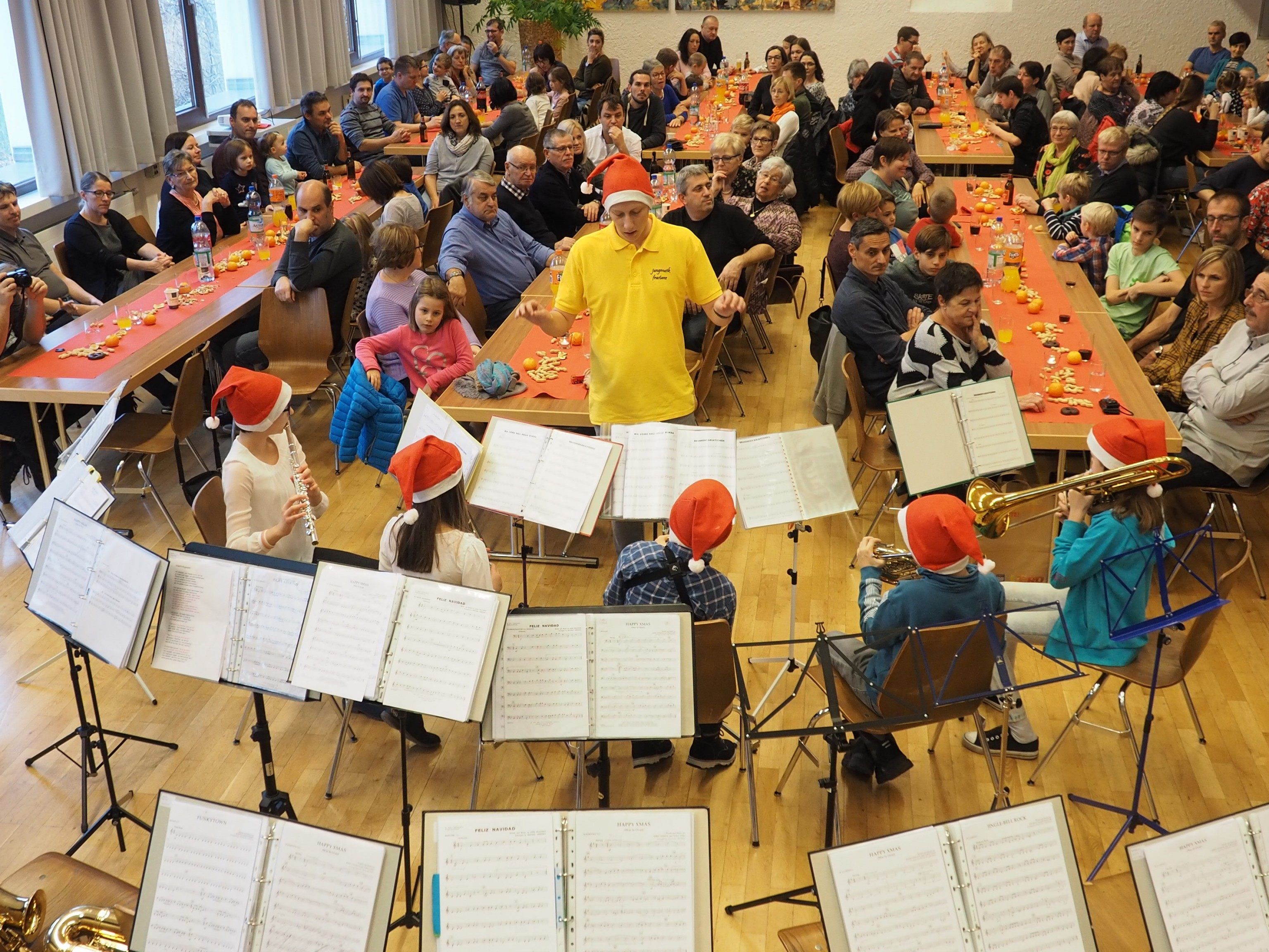 Lebhafter Nikolausnachmittag im Haus der Begegnung Lebhafter Nikolausnachmittag im Haus der Begegnung