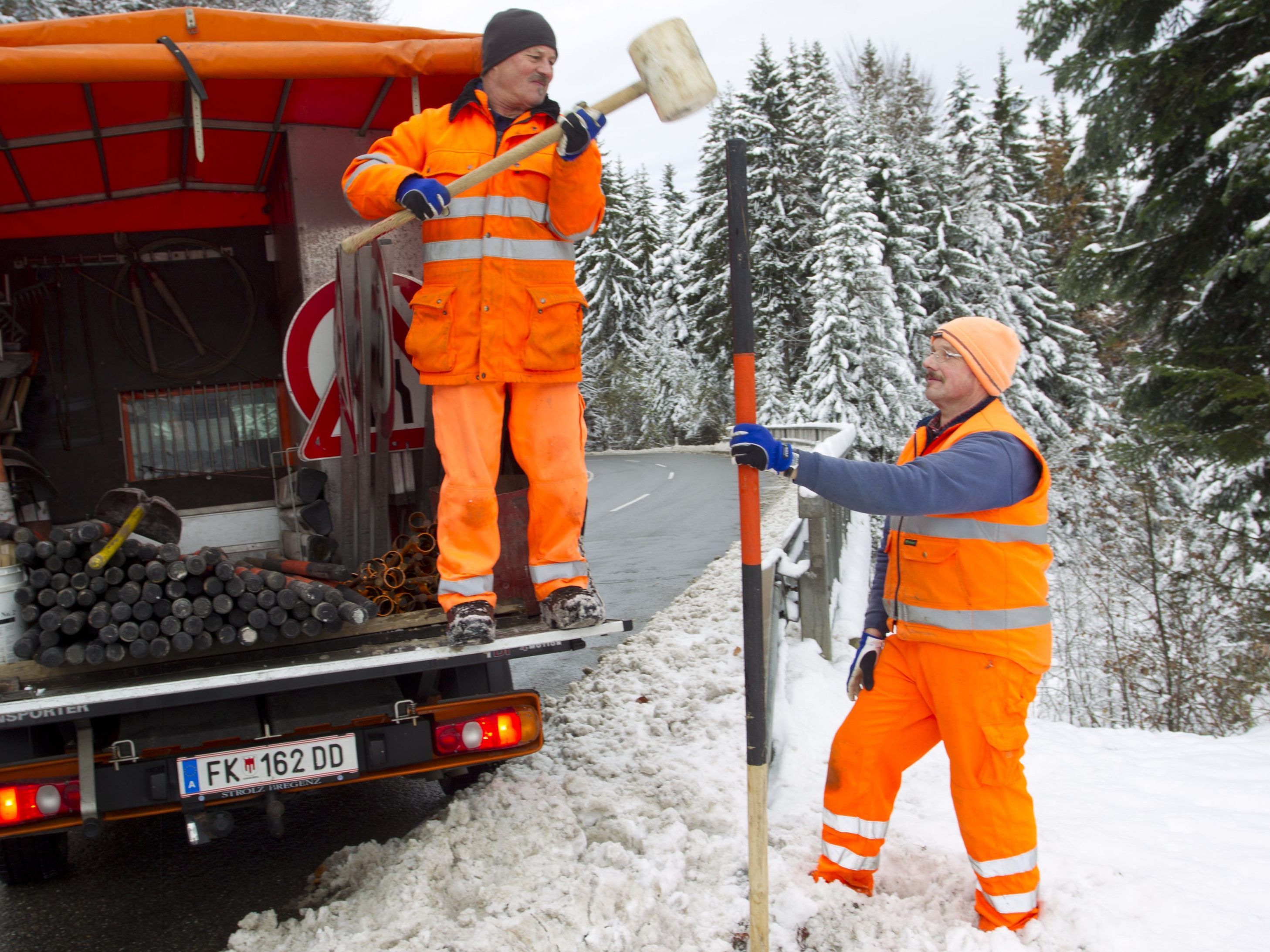 Auf einer Strecke von 800 Metern wurden die Schneestangen ausgerissen. (Symbolbild) Auf einer Strecke von 800 Metern wurden die Schneestangen ausgerissen. (Symbolbild)