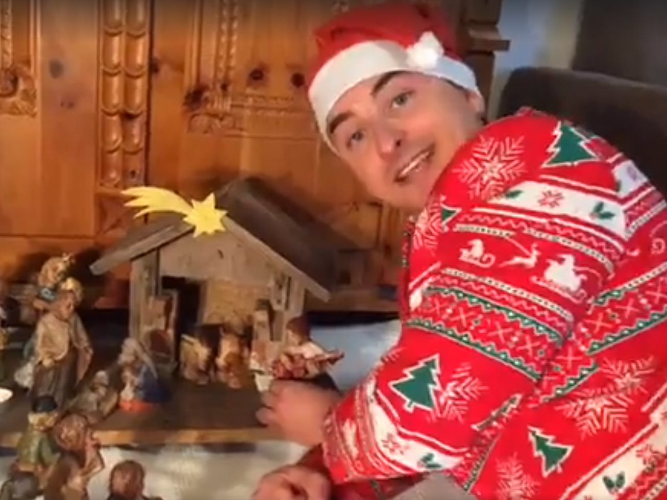 Andreas Gabalier erklärt in seinem ganz persönlichen Krippenspiel seine Sicht der Dinge. Andreas Gabalier erklärt in seinem ganz persönlichen Krippenspiel seine Sicht der Dinge.