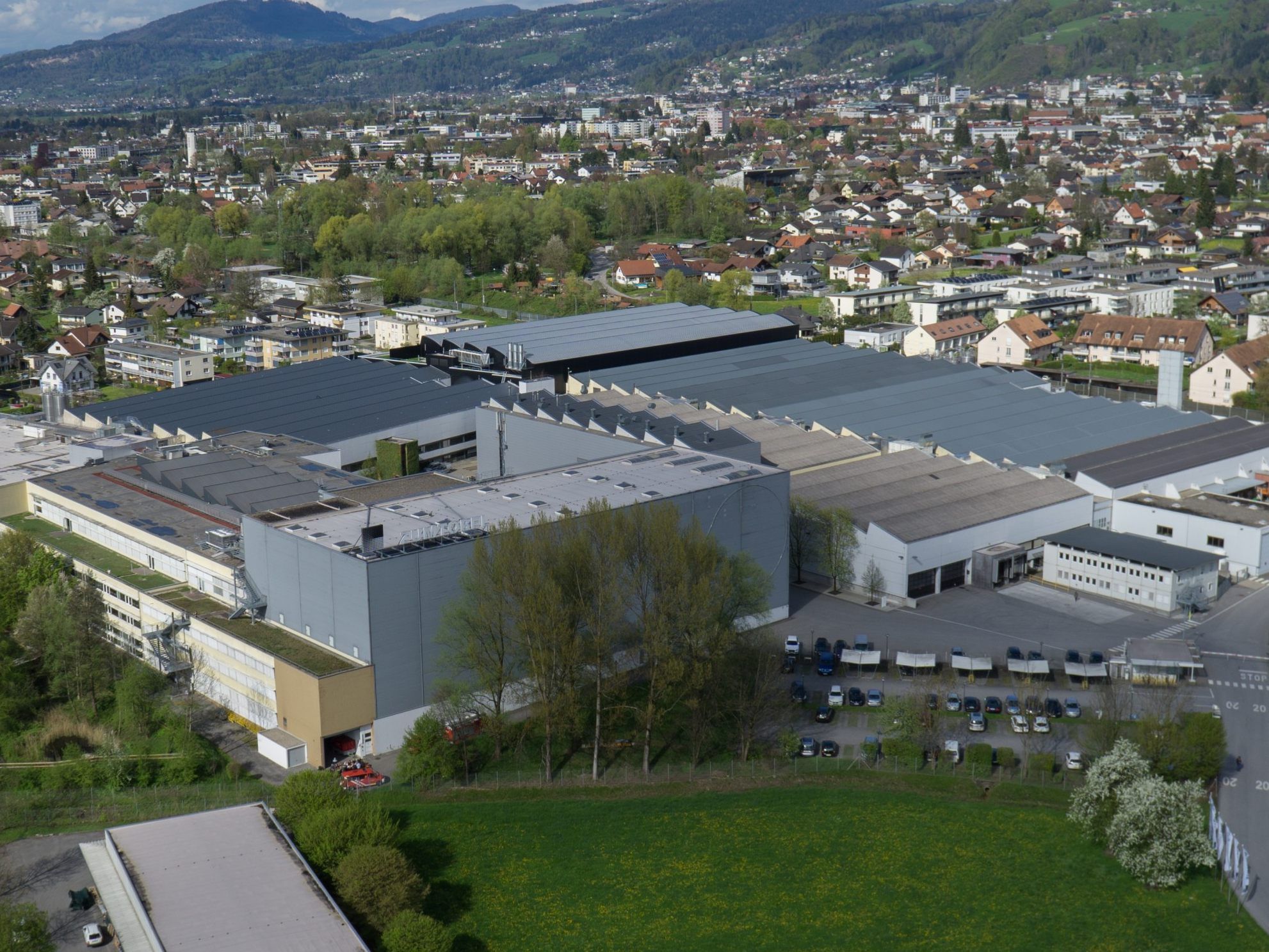Meiste Schätzungen für Zumtobel unverändert, Gewinnprognose für laufendes Geschäftsjahr gesenkt. Meiste Schätzungen für Zumtobel unverändert, Gewinnprognose für laufendes Geschäftsjahr gesenkt.