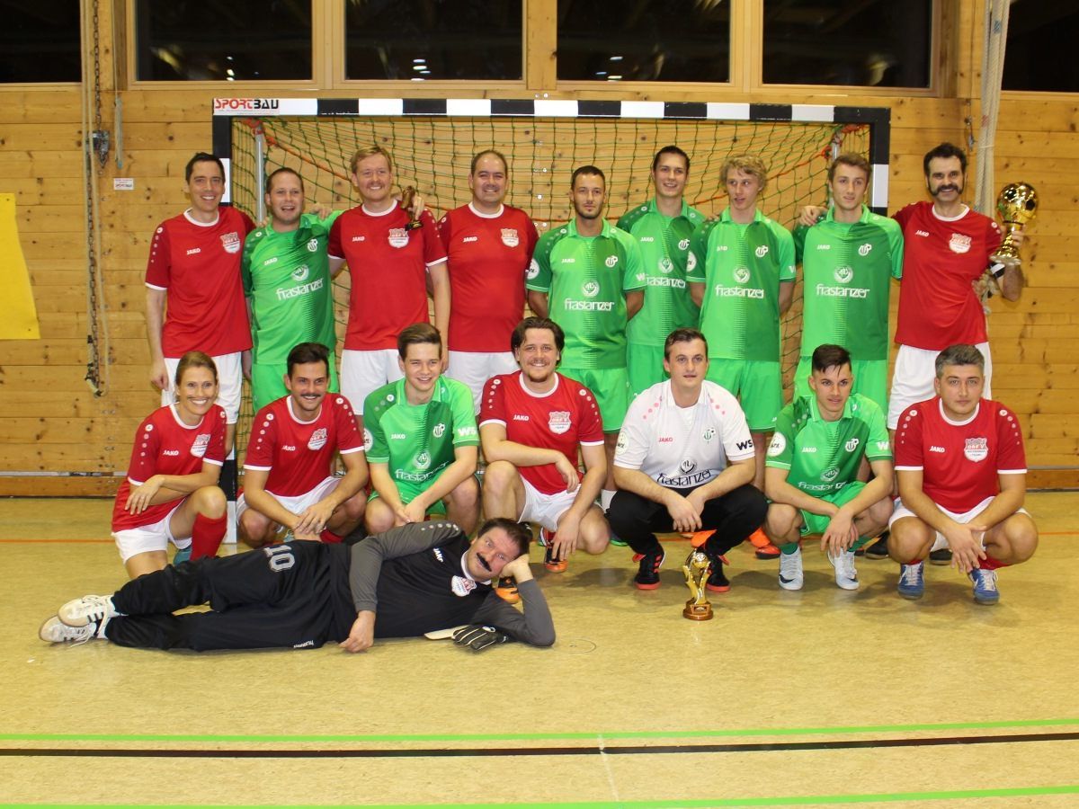 Hallenfußball half der Aktion "Movember" für Männergesundheit. Hallenfußball half der Aktion "Movember" für Männergesundheit.