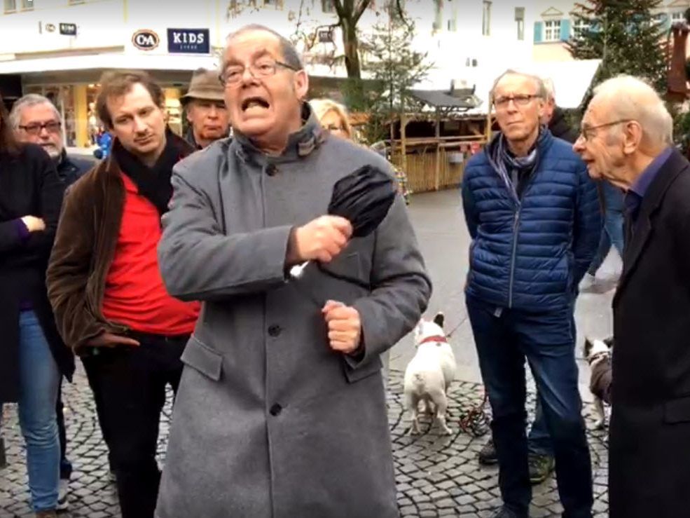Gegern der Asphaltierung machen mobil Gegern der Asphaltierung machen mobil