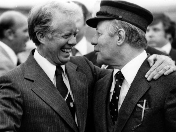 Der ehemalige deutsche Bundeskanzler Helmut Schmidt (im Bild mit dem damaligen US-Präsidenten Jimmy Carter, links) wäre heute 100 Jahre alt geworden. Der ehemalige deutsche Bundeskanzler Helmut Schmidt (im Bild mit dem damaligen US-Präsidenten Jimmy Carter, links) wäre heute 100 Jahre alt geworden.