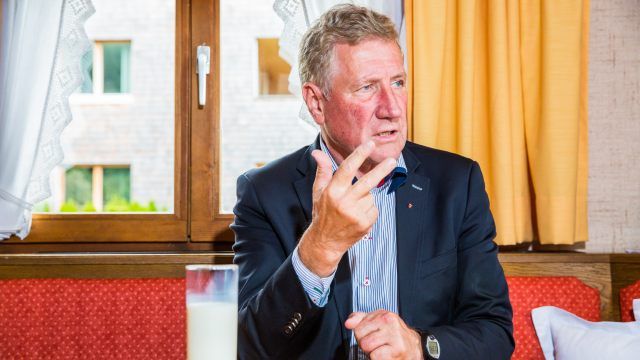 Aus privaten Gründen wird LR Erich Schwärzler zurücktreten. Aus privaten Gründen wird LR Erich Schwärzler zurücktreten.