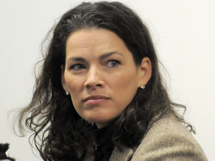 Am 6. Jänner 1994 wird die Eiskunstläuferin Nancy Kerrigan Opfer eines Attentats. Recherchen ergeben eine Verwicklung ihrer Konkurrentin Tonya Harding in den Anschlag. Am 6. Jänner 1994 wird die Eiskunstläuferin Nancy Kerrigan Opfer eines Attentats. Recherchen ergeben eine Verwicklung ihrer Konkurrentin Tonya Harding in den Anschlag.