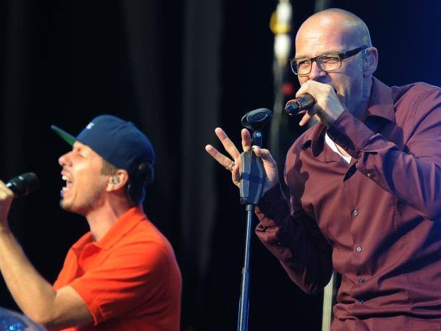 Thomas D. (rechts, im Bild mit Michael Beck), Mitglied der deutschen Rap-Band "Die Fantastischen Vier" feiert heute seinen 50. Geburtstag. Thomas D. (rechts, im Bild mit Michael Beck), Mitglied der deutschen Rap-Band "Die Fantastischen Vier" feiert heute seinen 50. Geburtstag.