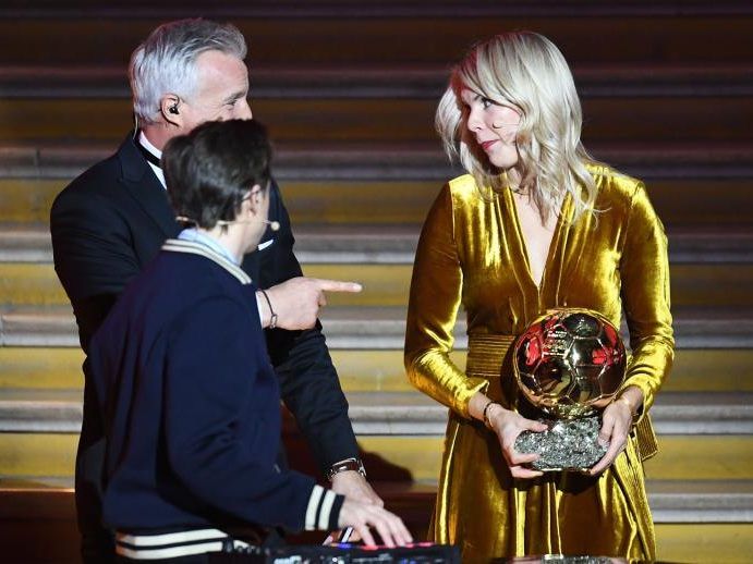 Fußballerin Ada Hegerberg zeigte sich irritiert auf die Frage, ob sie "twerken" könne. Fußballerin Ada Hegerberg zeigte sich irritiert auf die Frage, ob sie "twerken" könne.