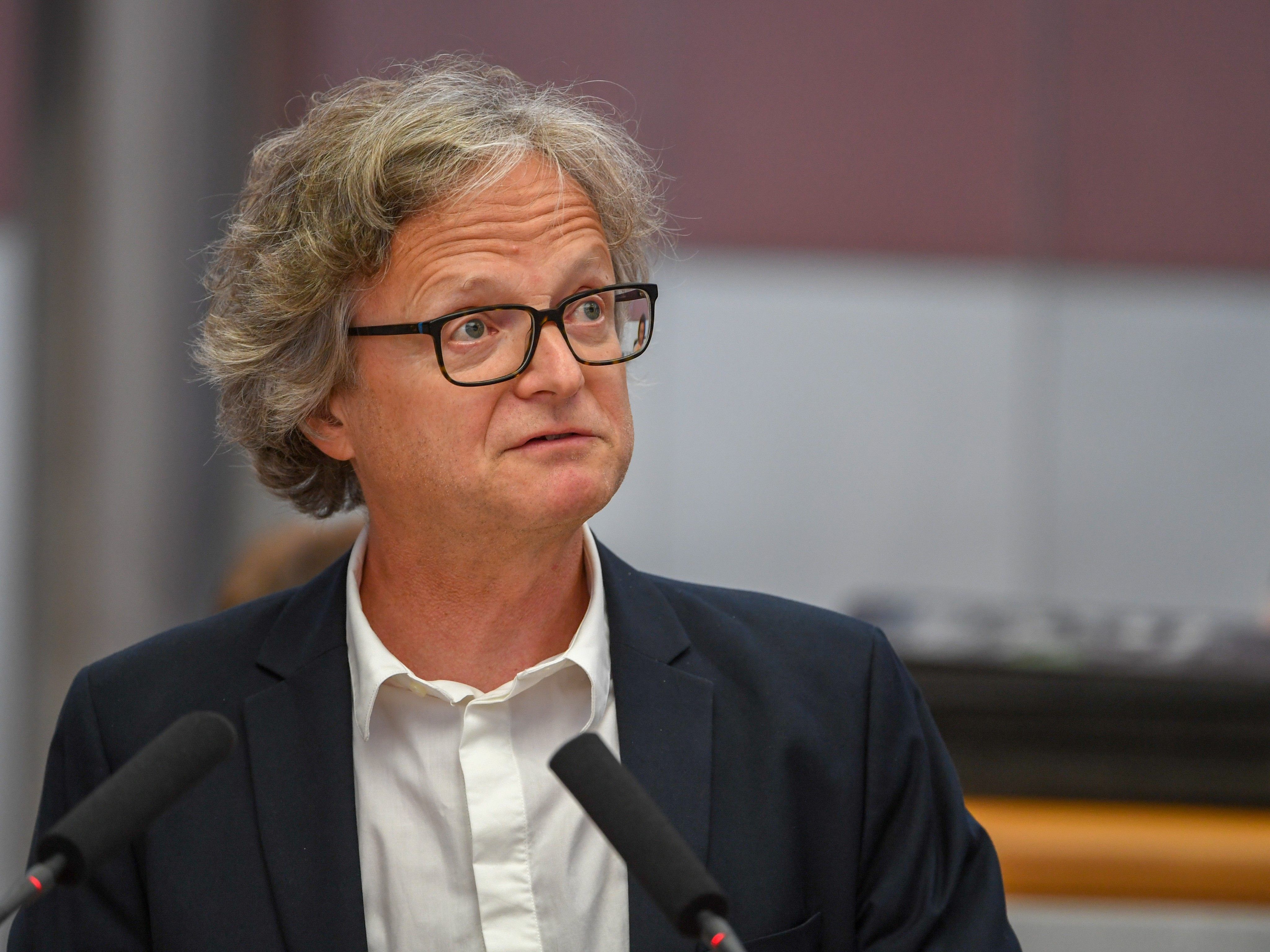 Klubobmann der Grünen Adi Gross fordert eine Stellungnahme des Landeshauptmanns. Klubobmann der Grünen Adi Gross fordert eine Stellungnahme des Landeshauptmanns.