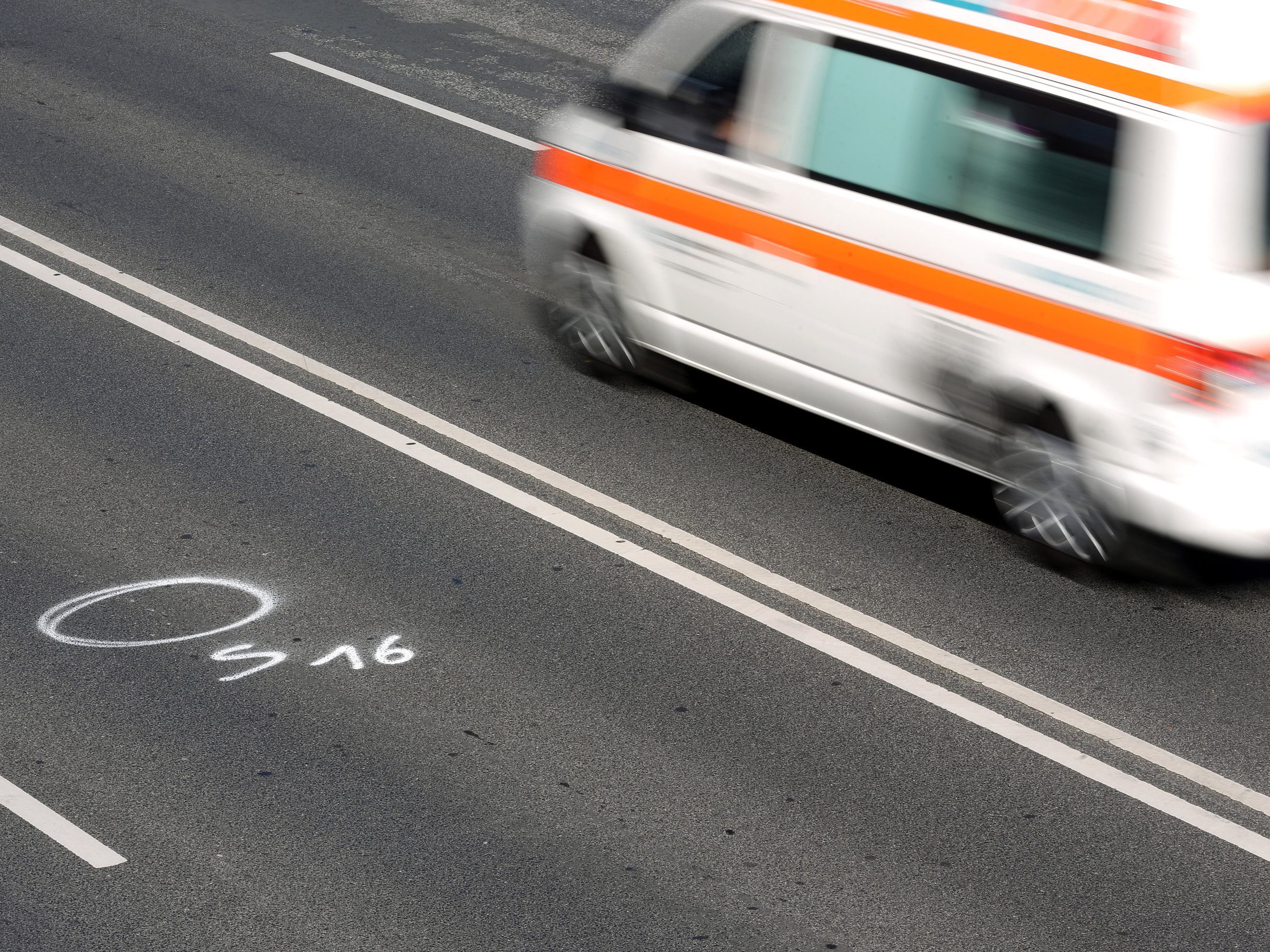 An der Unfallstelle konnten Teile des Autos sichergestellt werden.