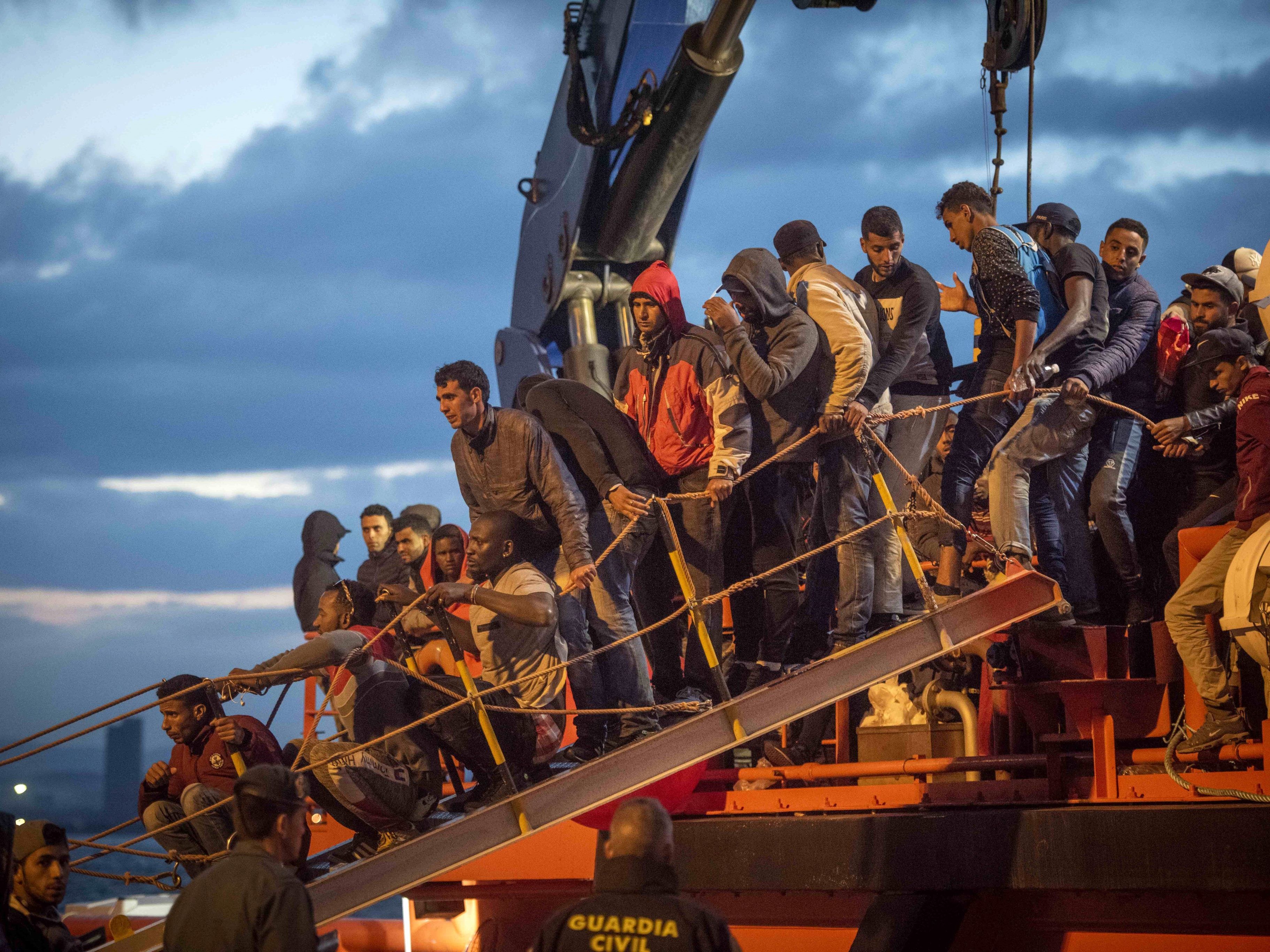 450 Menschen habe der Kapitän gerettet.