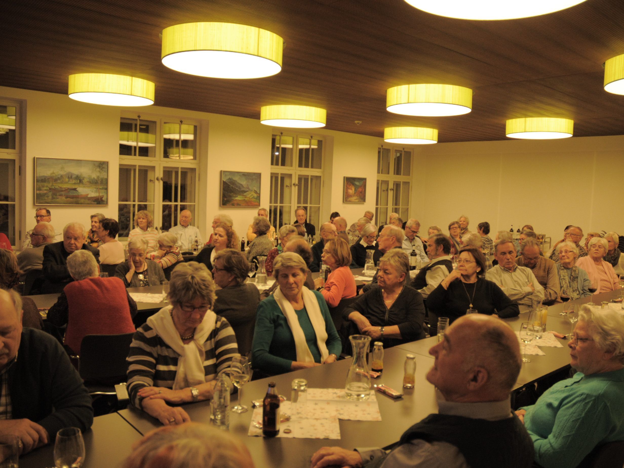 90 Interessierte folgten der Einladung zum Info-Abend. 90 Interessierte folgten der Einladung zum Info-Abend.