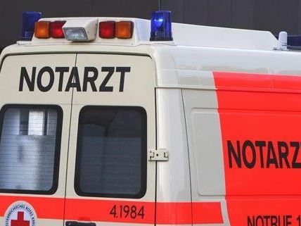 Bei dem Unfall wurden zwei Personen verletzt.