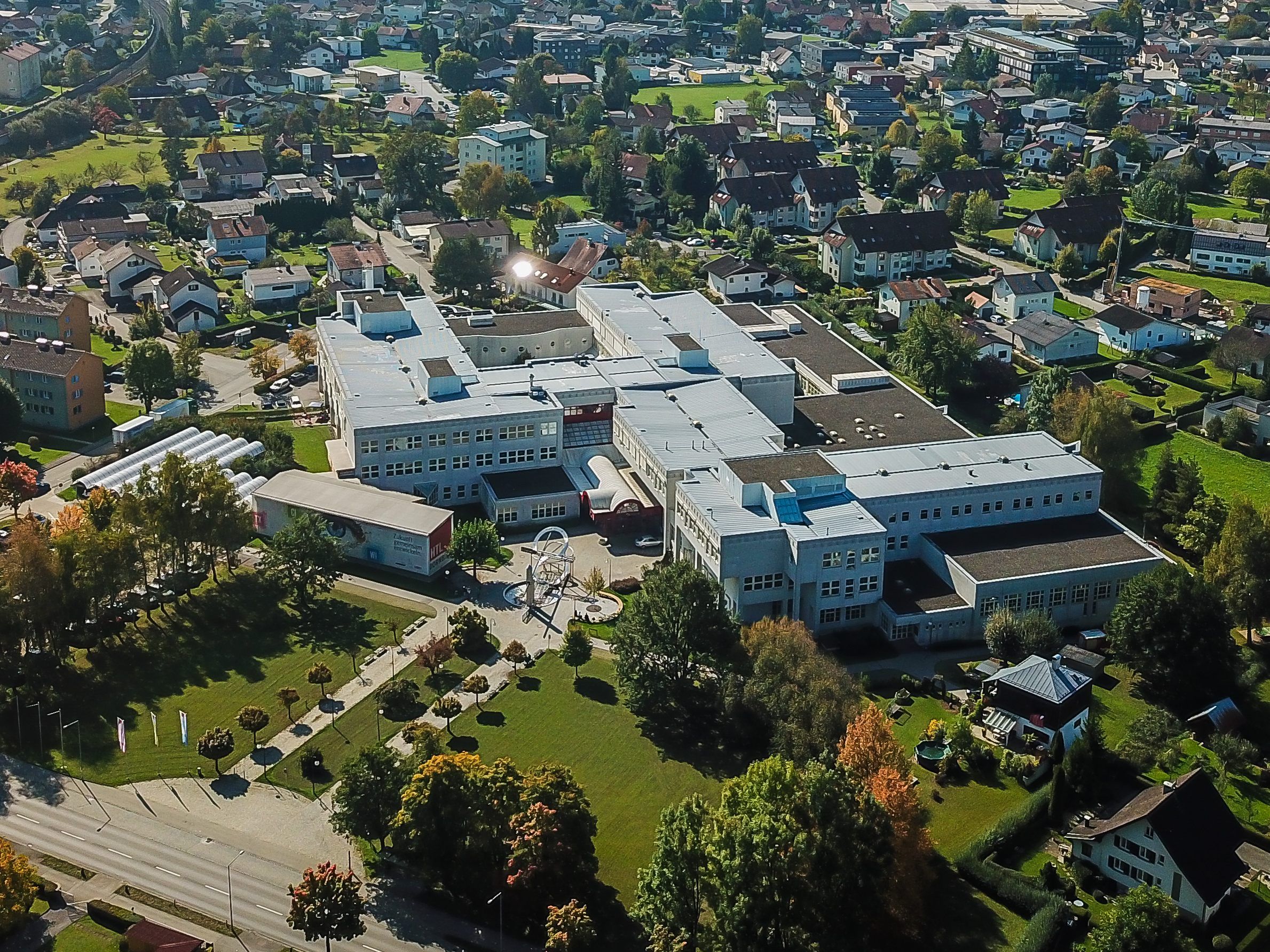 Das Land unterstützt die HTL Dornbirn und die Berufsschule Bludenz bei ihren Anschaffungen.