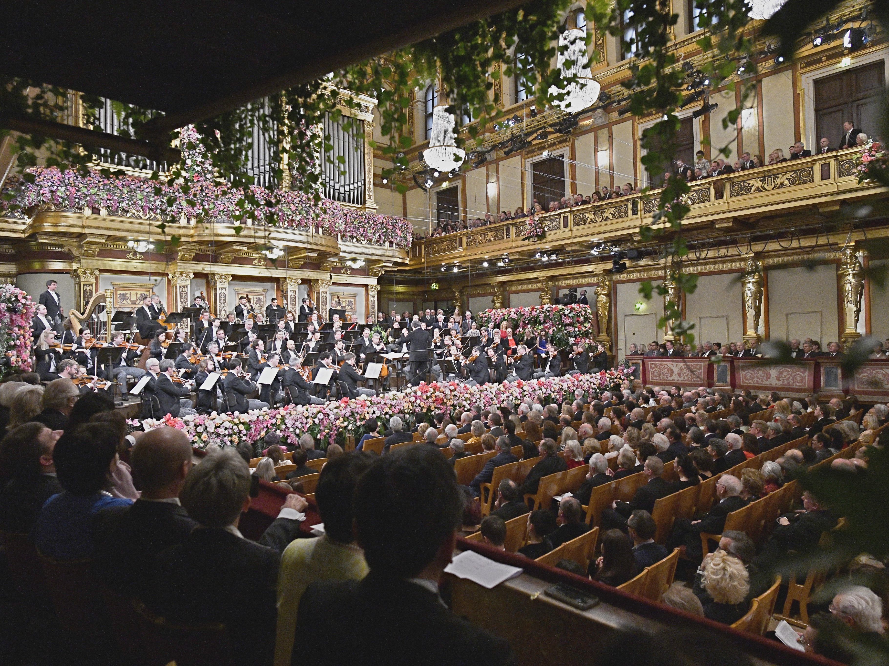 Hier sehen Sie das Wiener Neukahrskonzert 2019 live im TV und im Live-Stream. Hier sehen Sie das Wiener Neukahrskonzert 2019 live im TV und im Live-Stream.