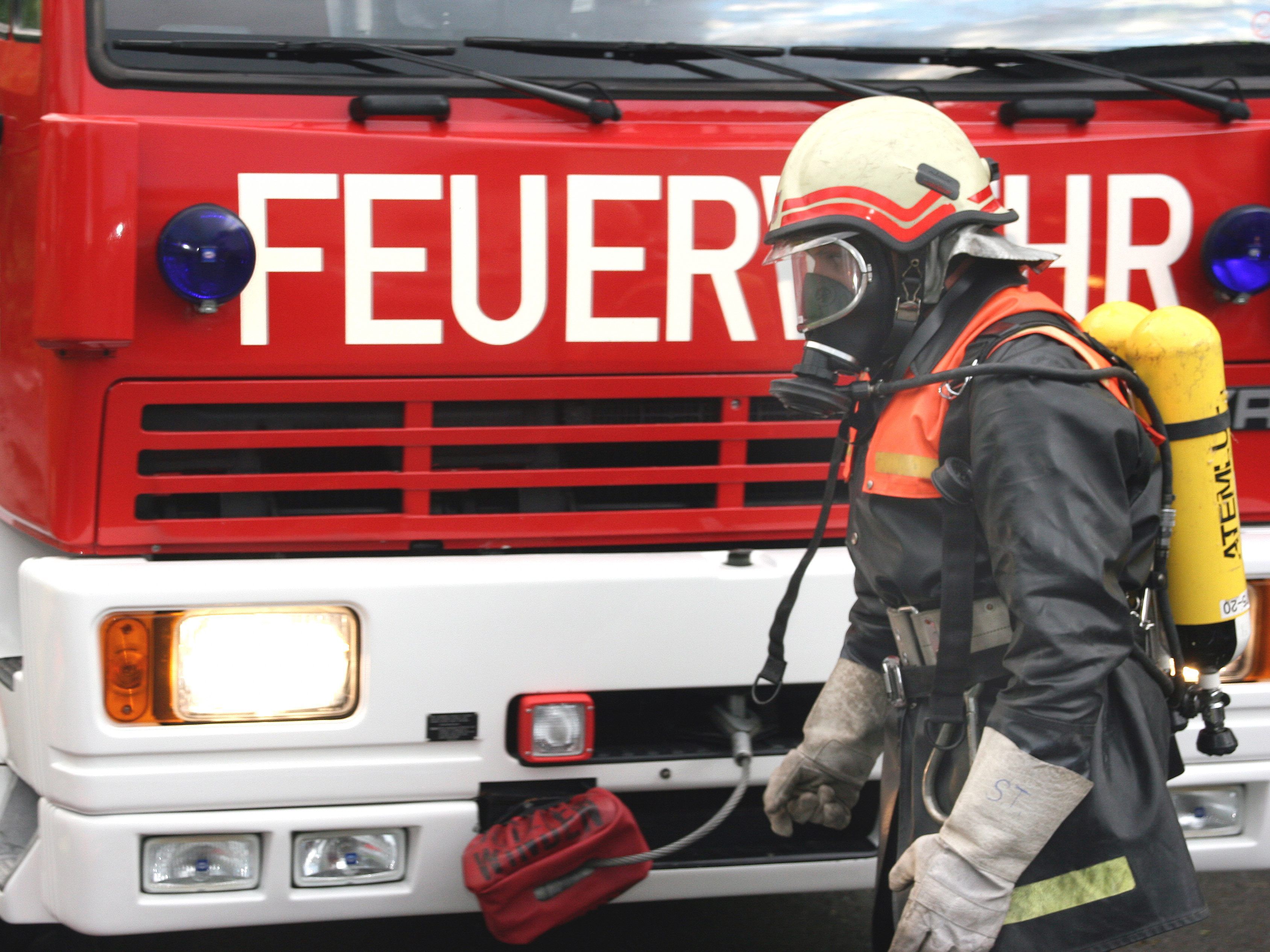 Die Feuerwehr Neunkirchen rückte mit drei Löschfahrzeugen aus.