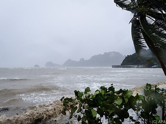 Ausläufer des Tropensturms haben den Süden Thailands erreicht Ausläufer des Tropensturms haben den Süden Thailands erreicht