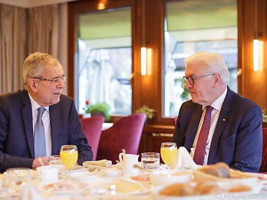 Die Staatsoberhäupter sprachen über aktuelle politische Fragen Die Staatsoberhäupter sprachen über aktuelle politische Fragen