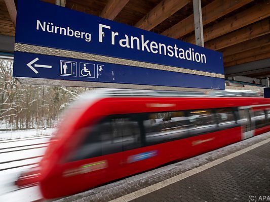 Zwei Männer wurden nach einem Streit von S-Bahn überrollt