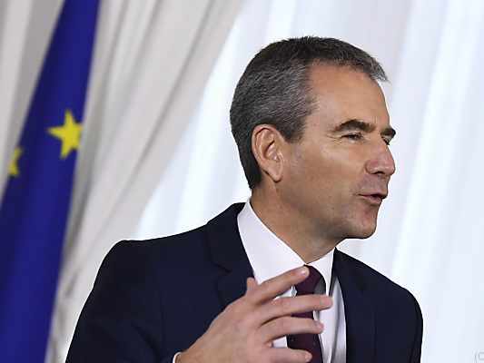 Finanzminister Löger schwärmt von einer "ehrlichen" Entlastung Finanzminister Löger schwärmt von einer "ehrlichen" Entlastung